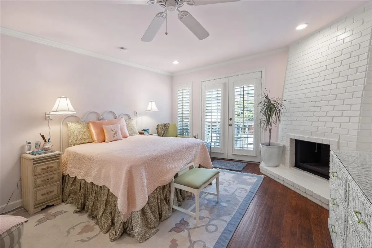 Condominium For Sale in Tarrant County , 1109 Roaring Springs Road 1109, Fort Worth, Texas 76114, 2 Bedroom, 3 Bathroom, Garage spaces, 1,735 Sqft, built in 1970, mls#21189265, Real Estate Agent in Fort Worth, Homes For Sale in Tarrant county, Homes For Sale in Fort Worth, Realtor in Fort Worth Texas, Real Estate Brokerage Independent Realty Texas, Luminita Cordes Realtor