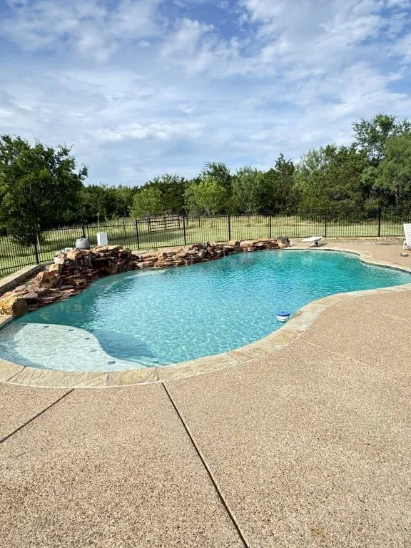 Single Family Residence For Sale in Parker County , 153 Twin Springs Ranch Lane, Weatherford, Texas 76087, 4 Bedroom, 3 Bathroom, 2 Garage spaces, 2,716 Sqft, built in 2003, Preowned, mls#21201501, Real Estate Agent in Weatherford, Homes For Sale in Parker county, Homes For Sale in Weatherford, Realtor in Weatherford Texas, Real Estate Brokerage Independent Realty Texas, Luminita Cordes Realtor