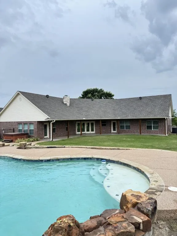 Single Family Residence For Sale in Parker County , 153 Twin Springs Ranch Lane, Weatherford, Texas 76087, 4 Bedroom, 3 Bathroom, 2 Garage spaces, 2,716 Sqft, built in 2003, Preowned, mls#21201501, Real Estate Agent in Weatherford, Homes For Sale in Parker county, Homes For Sale in Weatherford, Realtor in Weatherford Texas, Real Estate Brokerage Independent Realty Texas, Luminita Cordes Realtor