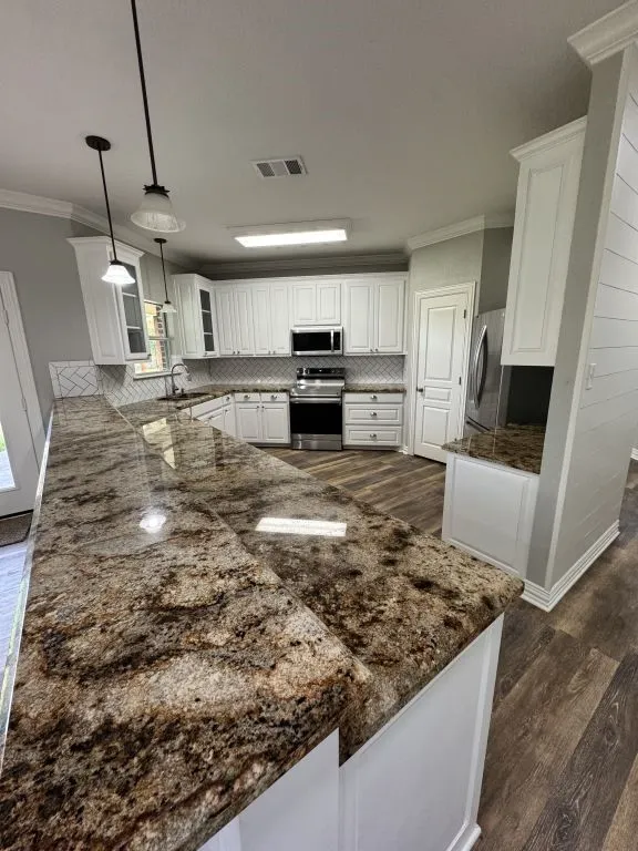 Single Family Residence For Sale in Parker County , 153 Twin Springs Ranch Lane, Weatherford, Texas 76087, 4 Bedroom, 3 Bathroom, 2 Garage spaces, 2,716 Sqft, built in 2003, Preowned, mls#21201501, Real Estate Agent in Weatherford, Homes For Sale in Parker county, Homes For Sale in Weatherford, Realtor in Weatherford Texas, Real Estate Brokerage Independent Realty Texas, Luminita Cordes Realtor