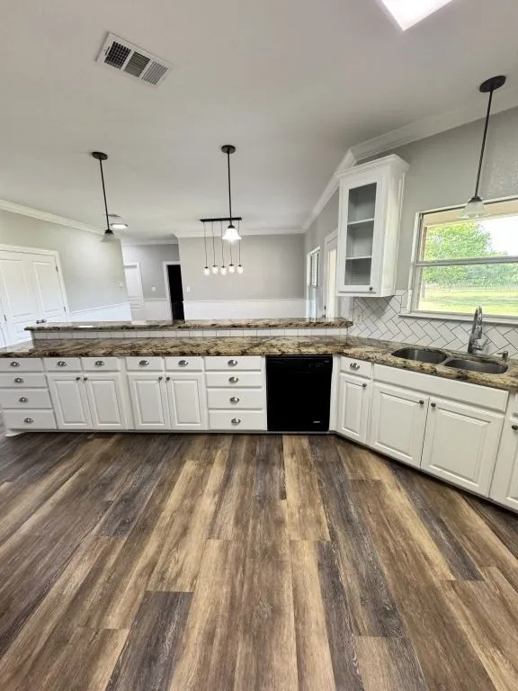 Single Family Residence For Sale in Parker County , 153 Twin Springs Ranch Lane, Weatherford, Texas 76087, 4 Bedroom, 3 Bathroom, 2 Garage spaces, 2,716 Sqft, built in 2003, Preowned, mls#21201501, Real Estate Agent in Weatherford, Homes For Sale in Parker county, Homes For Sale in Weatherford, Realtor in Weatherford Texas, Real Estate Brokerage Independent Realty Texas, Luminita Cordes Realtor