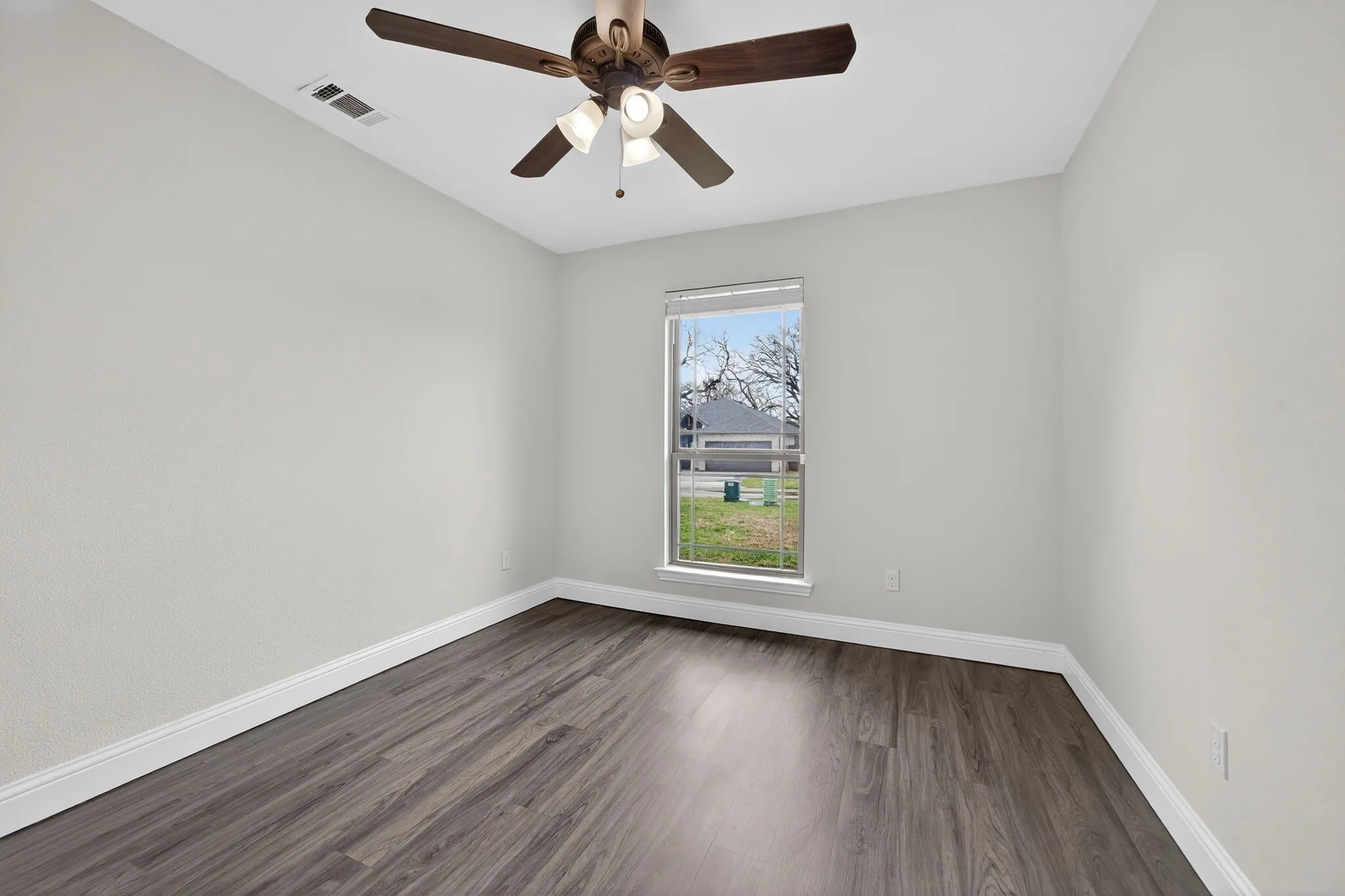 Single Family Residence For Sale in Hunt County , 118 Vaughn Lane, Quinlan, Texas 75474, 3 Bedroom, 2 Bathroom, 2 Garage spaces, 1,612 Sqft, built in 2014, mls#21201518, Real Estate Agent in Quinlan, Homes For Sale in Hunt county, Homes For Sale in Quinlan, Realtor in Quinlan Texas, Real Estate Brokerage Independent Realty Texas, Luminita Cordes Realtor
