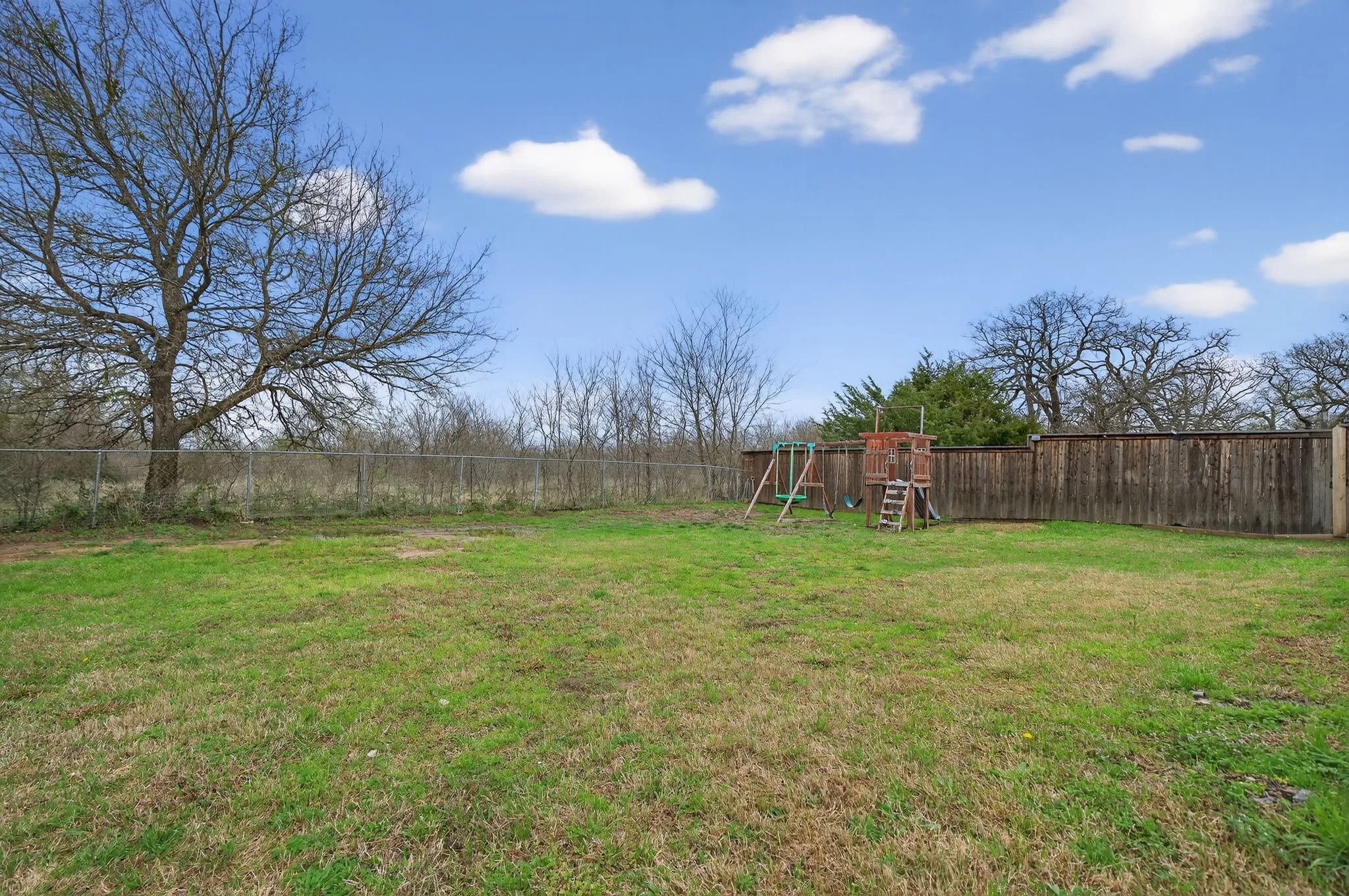 Single Family Residence For Sale in Hunt County , 118 Vaughn Lane, Quinlan, Texas 75474, 3 Bedroom, 2 Bathroom, 2 Garage spaces, 1,612 Sqft, built in 2014, mls#21201518, Real Estate Agent in Quinlan, Homes For Sale in Hunt county, Homes For Sale in Quinlan, Realtor in Quinlan Texas, Real Estate Brokerage Independent Realty Texas, Luminita Cordes Realtor