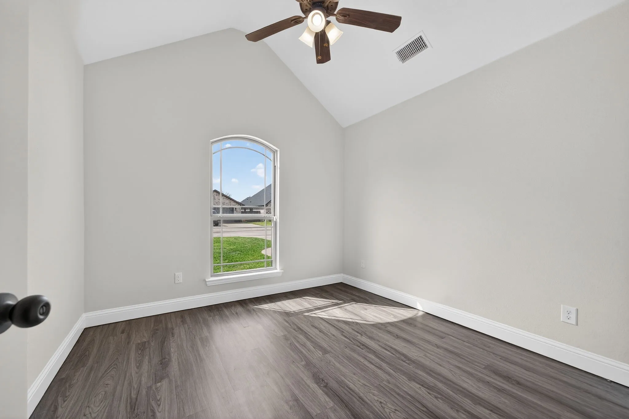 Single Family Residence For Sale in Hunt County , 118 Vaughn Lane, Quinlan, Texas 75474, 3 Bedroom, 2 Bathroom, 2 Garage spaces, 1,612 Sqft, built in 2014, mls#21201518, Real Estate Agent in Quinlan, Homes For Sale in Hunt county, Homes For Sale in Quinlan, Realtor in Quinlan Texas, Real Estate Brokerage Independent Realty Texas, Luminita Cordes Realtor