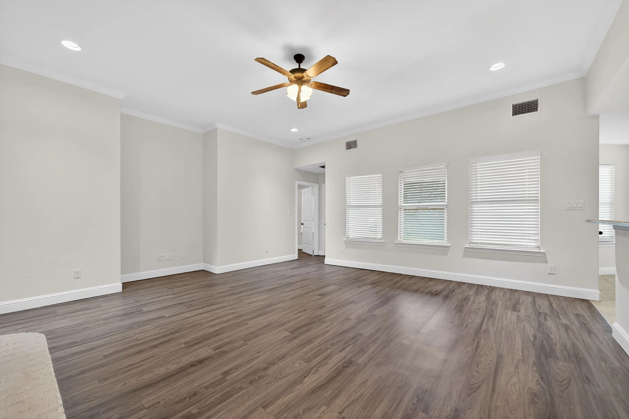 Single Family Residence For Sale in Hunt County , 118 Vaughn Lane, Quinlan, Texas 75474, 3 Bedroom, 2 Bathroom, 2 Garage spaces, 1,612 Sqft, built in 2014, mls#21201518, Real Estate Agent in Quinlan, Homes For Sale in Hunt county, Homes For Sale in Quinlan, Realtor in Quinlan Texas, Real Estate Brokerage Independent Realty Texas, Luminita Cordes Realtor