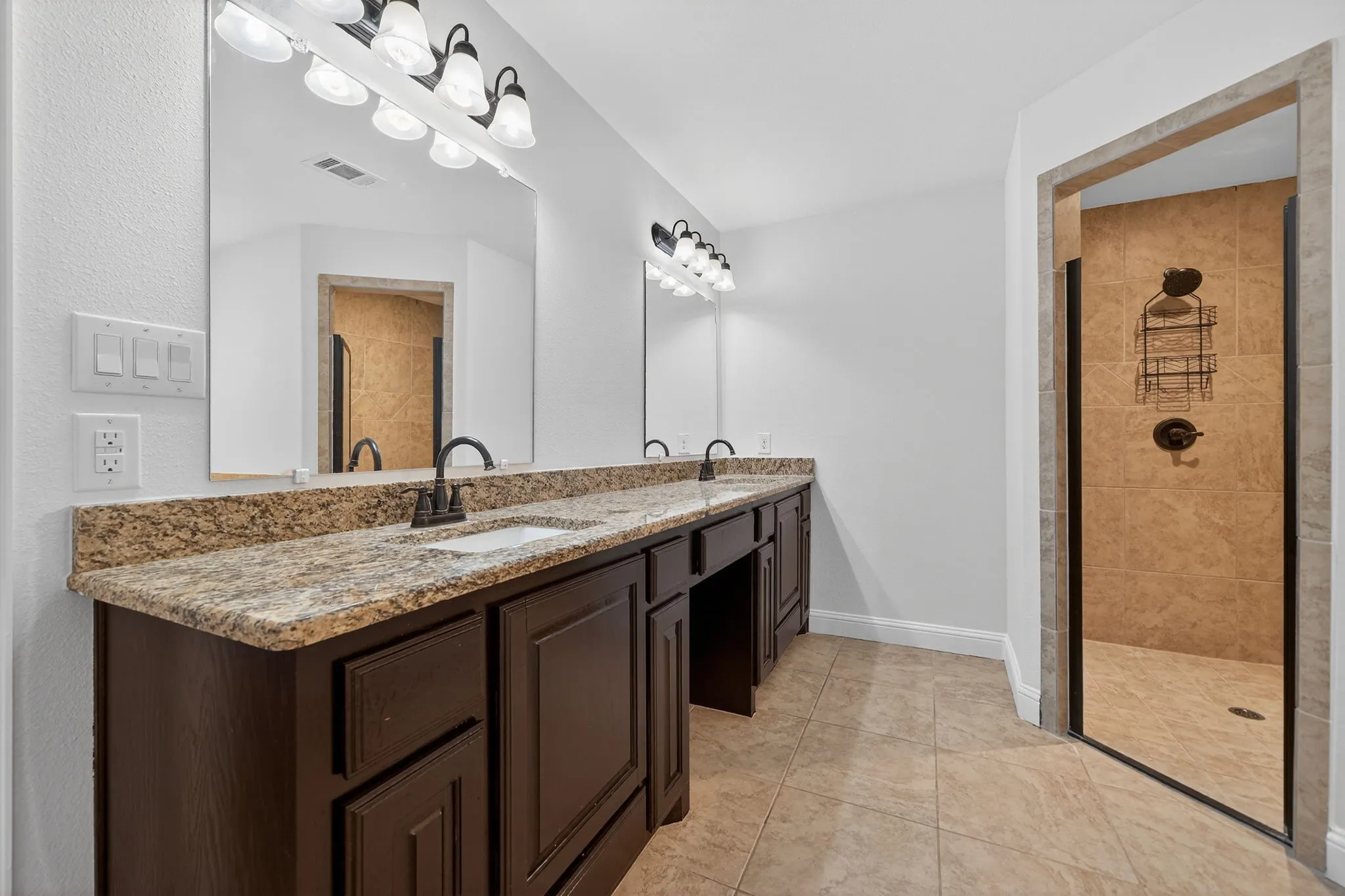Single Family Residence For Sale in Hunt County , 118 Vaughn Lane, Quinlan, Texas 75474, 3 Bedroom, 2 Bathroom, 2 Garage spaces, 1,612 Sqft, built in 2014, mls#21201518, Real Estate Agent in Quinlan, Homes For Sale in Hunt county, Homes For Sale in Quinlan, Realtor in Quinlan Texas, Real Estate Brokerage Independent Realty Texas, Luminita Cordes Realtor