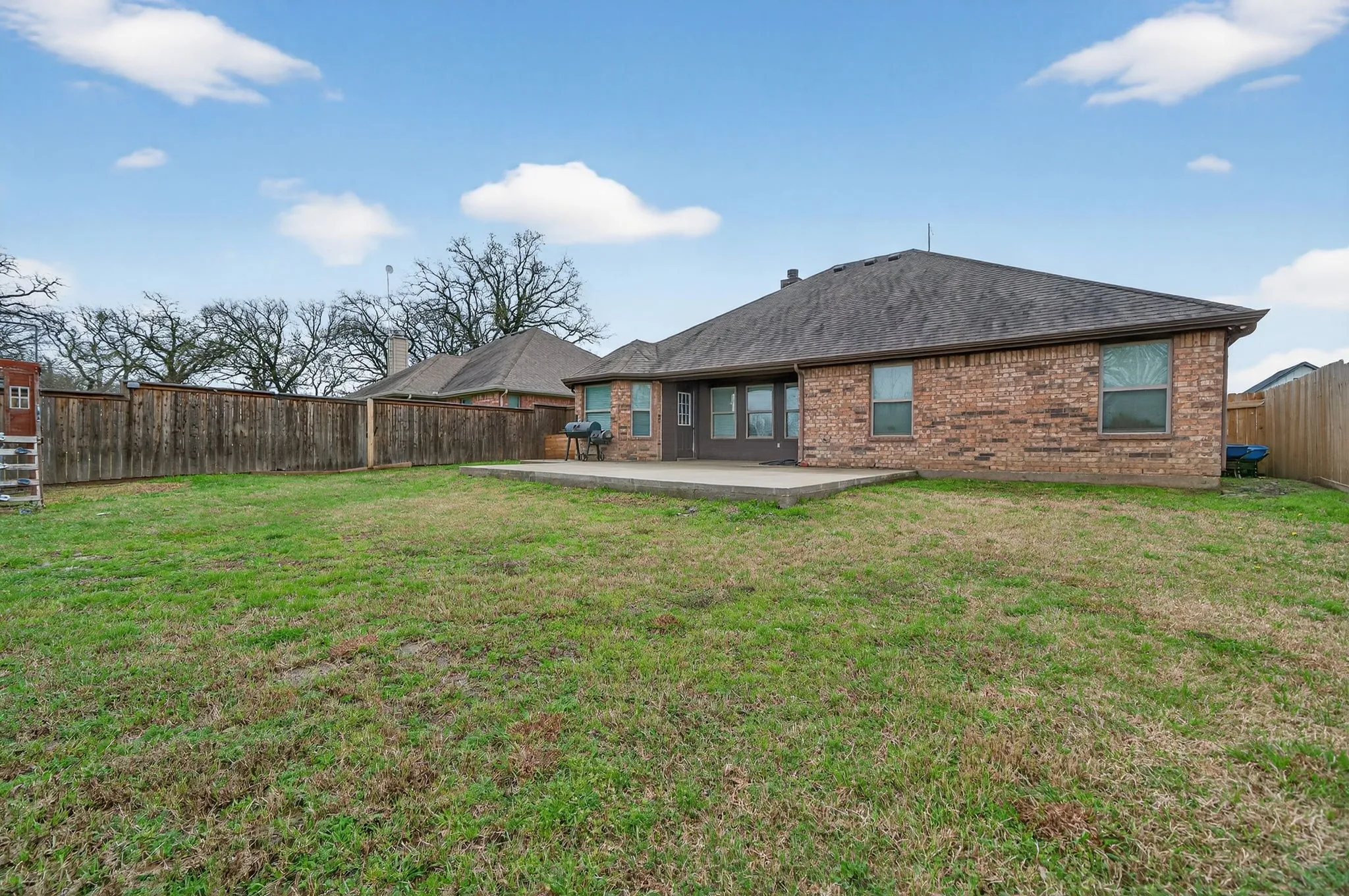 Single Family Residence For Sale in Hunt County , 118 Vaughn Lane, Quinlan, Texas 75474, 3 Bedroom, 2 Bathroom, 2 Garage spaces, 1,612 Sqft, built in 2014, mls#21201518, Real Estate Agent in Quinlan, Homes For Sale in Hunt county, Homes For Sale in Quinlan, Realtor in Quinlan Texas, Real Estate Brokerage Independent Realty Texas, Luminita Cordes Realtor