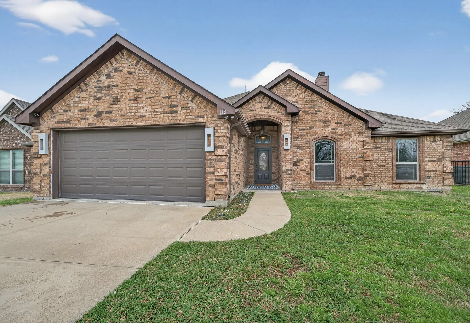 Single Family Residence For Sale in Hunt County , 118 Vaughn Lane, Quinlan, Texas 75474, 3 Bedroom, 2 Bathroom, 2 Garage spaces, 1,612 Sqft, built in 2014, mls#21201518, Real Estate Agent in Quinlan, Homes For Sale in Hunt county, Homes For Sale in Quinlan, Realtor in Quinlan Texas, Real Estate Brokerage Independent Realty Texas, Luminita Cordes Realtor