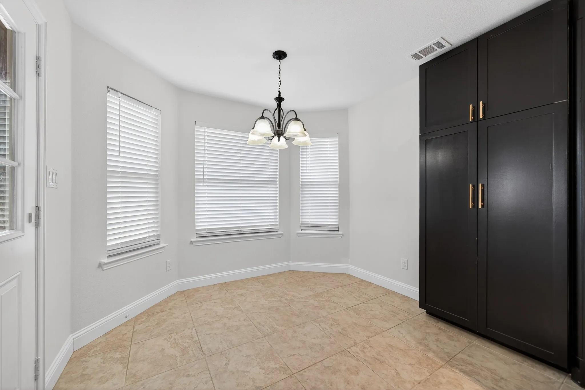 Single Family Residence For Sale in Hunt County , 118 Vaughn Lane, Quinlan, Texas 75474, 3 Bedroom, 2 Bathroom, 2 Garage spaces, 1,612 Sqft, built in 2014, mls#21201518, Real Estate Agent in Quinlan, Homes For Sale in Hunt county, Homes For Sale in Quinlan, Realtor in Quinlan Texas, Real Estate Brokerage Independent Realty Texas, Luminita Cordes Realtor