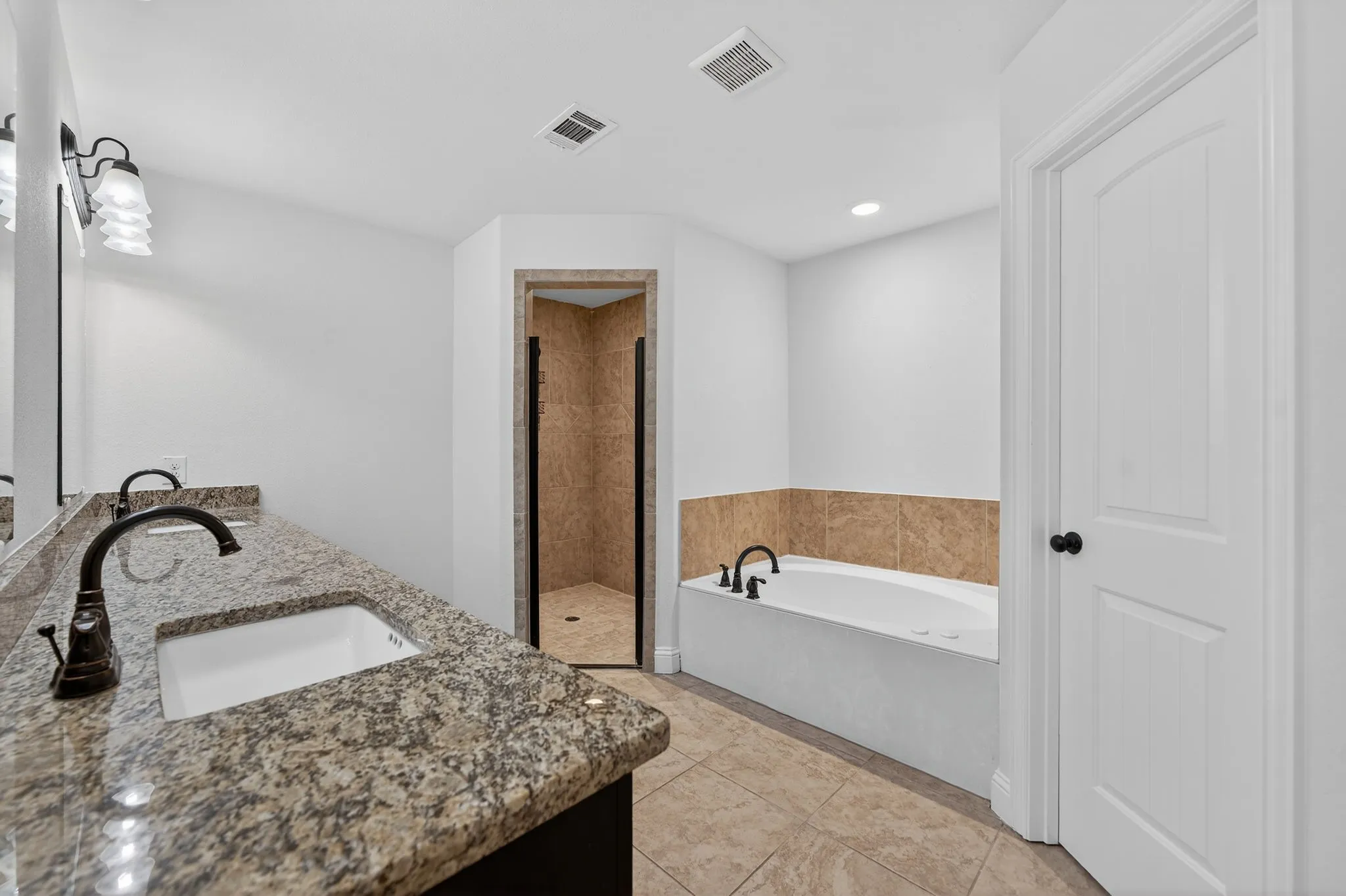 Single Family Residence For Sale in Hunt County , 118 Vaughn Lane, Quinlan, Texas 75474, 3 Bedroom, 2 Bathroom, 2 Garage spaces, 1,612 Sqft, built in 2014, mls#21201518, Real Estate Agent in Quinlan, Homes For Sale in Hunt county, Homes For Sale in Quinlan, Realtor in Quinlan Texas, Real Estate Brokerage Independent Realty Texas, Luminita Cordes Realtor