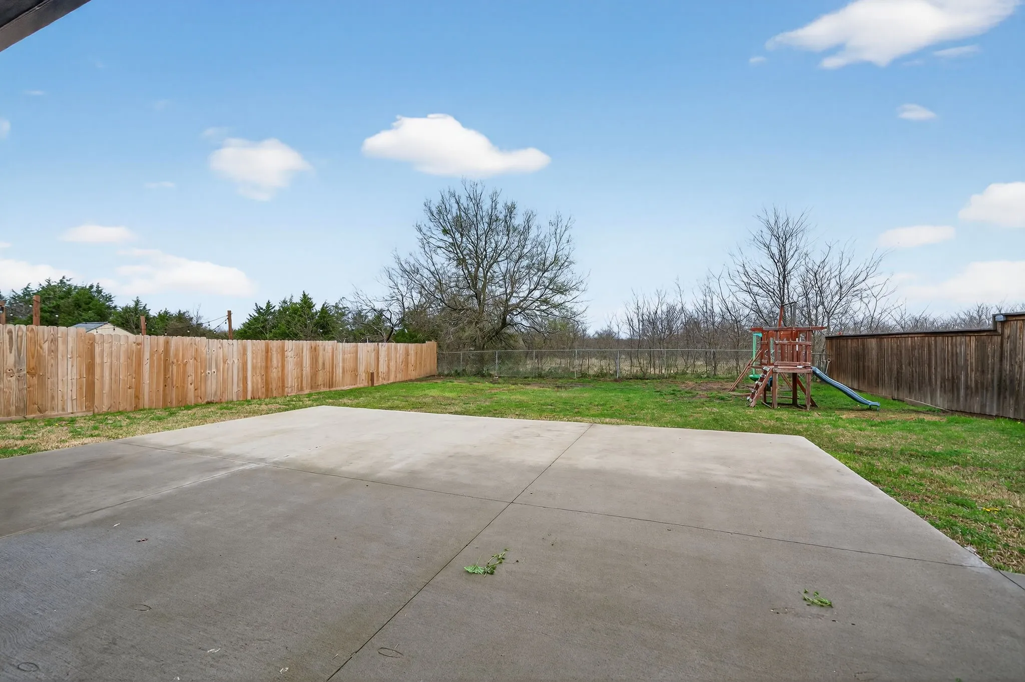 Single Family Residence For Sale in Hunt County , 118 Vaughn Lane, Quinlan, Texas 75474, 3 Bedroom, 2 Bathroom, 2 Garage spaces, 1,612 Sqft, built in 2014, mls#21201518, Real Estate Agent in Quinlan, Homes For Sale in Hunt county, Homes For Sale in Quinlan, Realtor in Quinlan Texas, Real Estate Brokerage Independent Realty Texas, Luminita Cordes Realtor