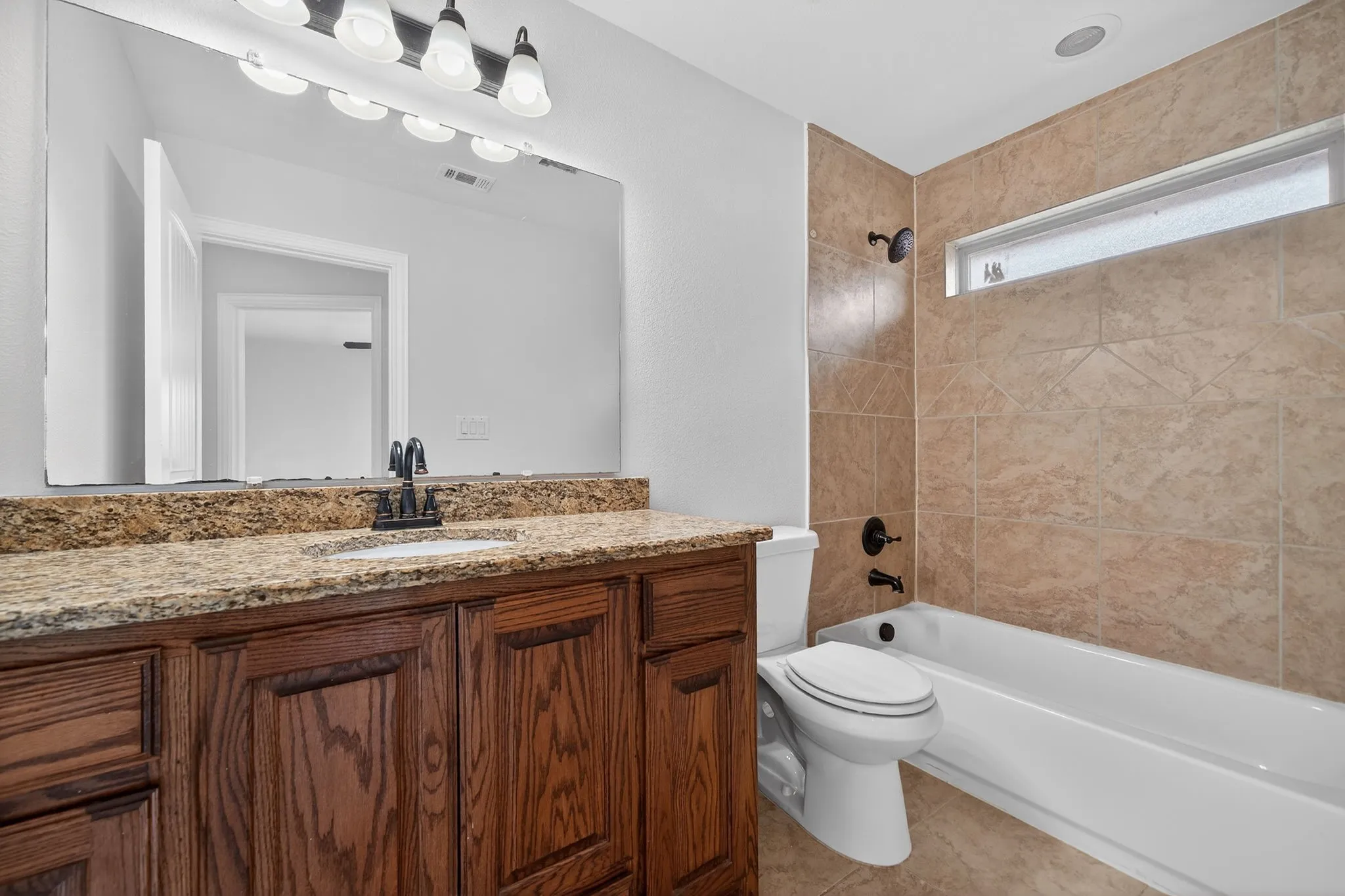 Single Family Residence For Sale in Hunt County , 118 Vaughn Lane, Quinlan, Texas 75474, 3 Bedroom, 2 Bathroom, 2 Garage spaces, 1,612 Sqft, built in 2014, mls#21201518, Real Estate Agent in Quinlan, Homes For Sale in Hunt county, Homes For Sale in Quinlan, Realtor in Quinlan Texas, Real Estate Brokerage Independent Realty Texas, Luminita Cordes Realtor