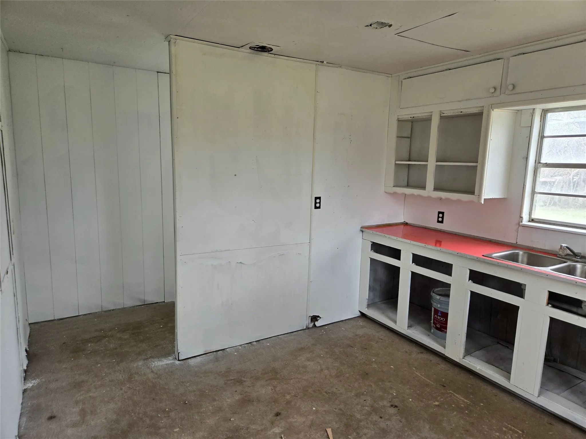 Kitchen featuring concrete floors