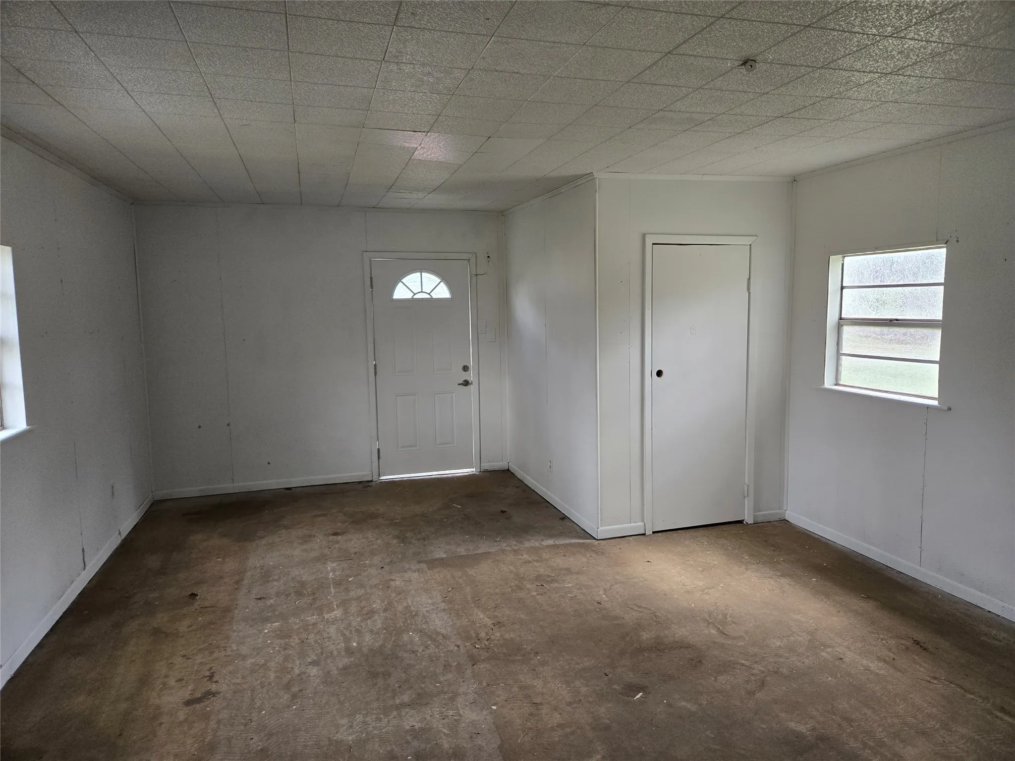 Foyer featuring baseboards
