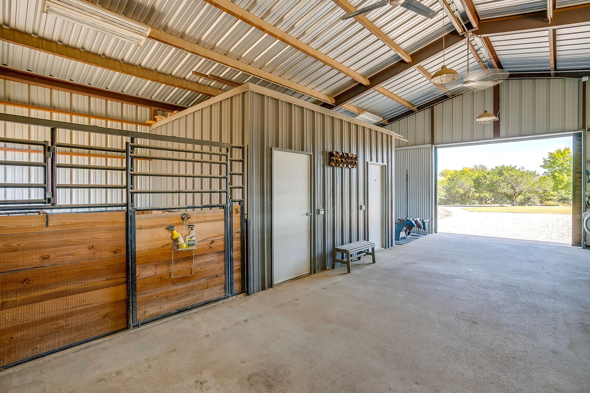Single Family Residence For Sale in Parker County , 357 Wood Lake Road, Aledo, Texas 76008, 5 Bedroom, 5 Bathroom, 2 Garage spaces, 3,429 Sqft, built in 2005, Preowned, mls#21193604, Real Estate Agent in Aledo, Homes For Sale in Parker county, Homes For Sale in Aledo, Realtor in Aledo Texas, Real Estate Brokerage Independent Realty Texas, Luminita Cordes Realtor