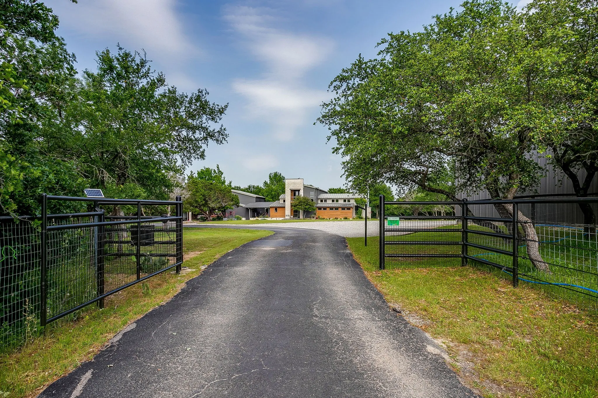 Single Family Residence For Sale in Parker County , 357 Wood Lake Road, Aledo, Texas 76008, 5 Bedroom, 5 Bathroom, 2 Garage spaces, 3,429 Sqft, built in 2005, Preowned, mls#21193604, Real Estate Agent in Aledo, Homes For Sale in Parker county, Homes For Sale in Aledo, Realtor in Aledo Texas, Real Estate Brokerage Independent Realty Texas, Luminita Cordes Realtor