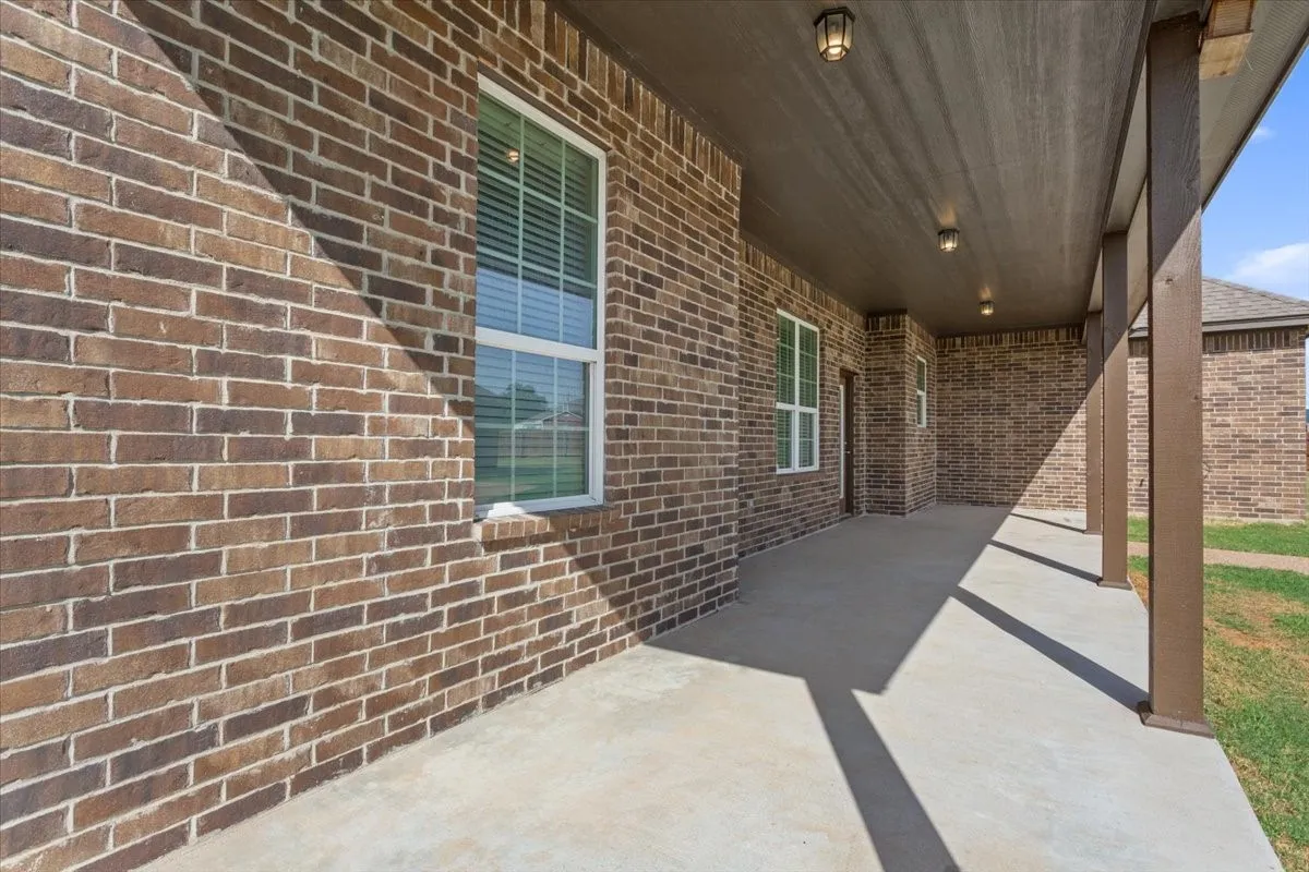 Single Family Residence For Sale in Mc Lennan County , 14356 China Spring Road, China Spring, Texas 76633, 3 Bedrooms, 3 Bathrooms, 2 Garage spaces, 2,495 Sqft, built in 2019, Preowned, Price $587,000, mls#21196393, Real Estate Agent in China Spring, Homes For Sale in Mc Lennan county, Homes For Sale in China Spring, Realtor in China Spring Texas, Real Estate Brokerage Independent Realty Texas, Luminita Cordes Realtor