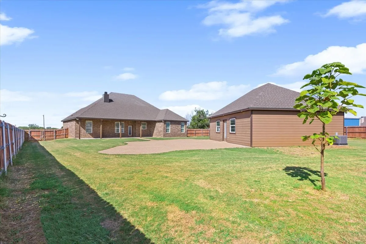 Single Family Residence For Sale in Mc Lennan County , 14356 China Spring Road, China Spring, Texas 76633, 3 Bedrooms, 3 Bathrooms, 2 Garage spaces, 2,495 Sqft, built in 2019, Preowned, Price $587,000, mls#21196393, Real Estate Agent in China Spring, Homes For Sale in Mc Lennan county, Homes For Sale in China Spring, Realtor in China Spring Texas, Real Estate Brokerage Independent Realty Texas, Luminita Cordes Realtor