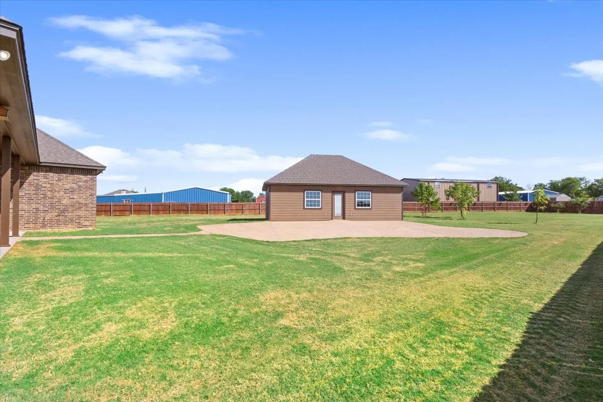 Single Family Residence For Sale in Mc Lennan County , 14356 China Spring Road, China Spring, Texas 76633, 3 Bedrooms, 3 Bathrooms, 2 Garage spaces, 2,495 Sqft, built in 2019, Preowned, Price $587,000, mls#21196393, Real Estate Agent in China Spring, Homes For Sale in Mc Lennan county, Homes For Sale in China Spring, Realtor in China Spring Texas, Real Estate Brokerage Independent Realty Texas, Luminita Cordes Realtor