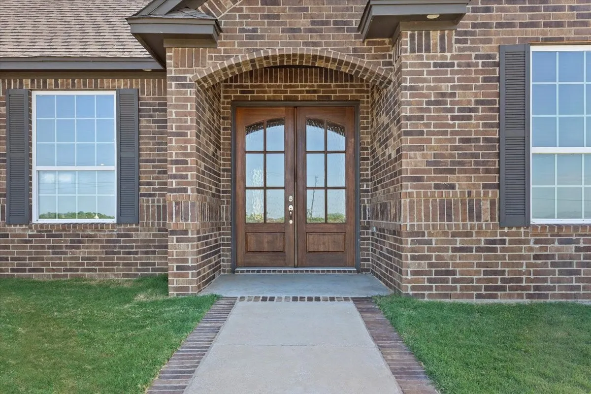 Single Family Residence For Sale in Mc Lennan County , 14356 China Spring Road, China Spring, Texas 76633, 3 Bedrooms, 3 Bathrooms, 2 Garage spaces, 2,495 Sqft, built in 2019, Preowned, Price $587,000, mls#21196393, Real Estate Agent in China Spring, Homes For Sale in Mc Lennan county, Homes For Sale in China Spring, Realtor in China Spring Texas, Real Estate Brokerage Independent Realty Texas, Luminita Cordes Realtor