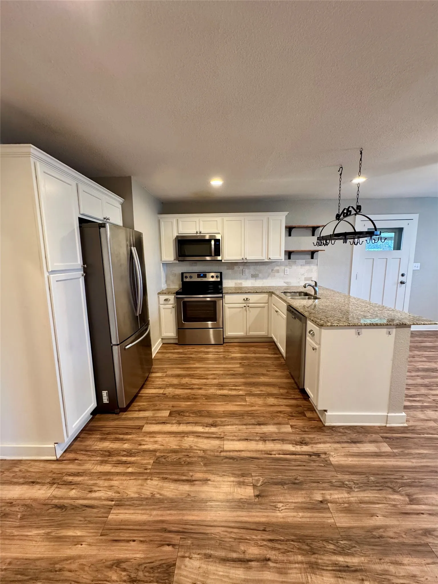 Single Family Residence For Sale in Hunt County , 508 Sherry Street, Quinlan, Texas 75474, 3 Bedroom, 2 Bathroom, Garage spaces, 1,080 Sqft, built in 1961, mls#21201543, Real Estate Agent in Quinlan, Homes For Sale in Hunt county, Homes For Sale in Quinlan, Realtor in Quinlan Texas, Real Estate Brokerage Independent Realty Texas, Luminita Cordes Realtor