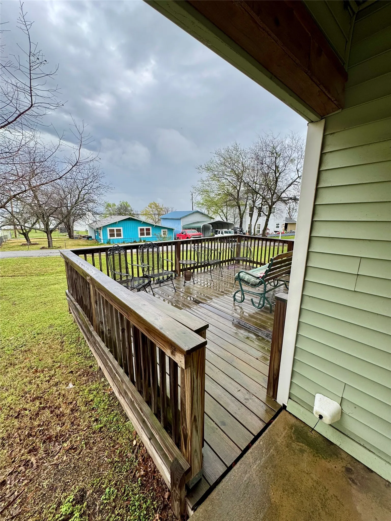 Nice wooden deck facing Lake Tawakoni