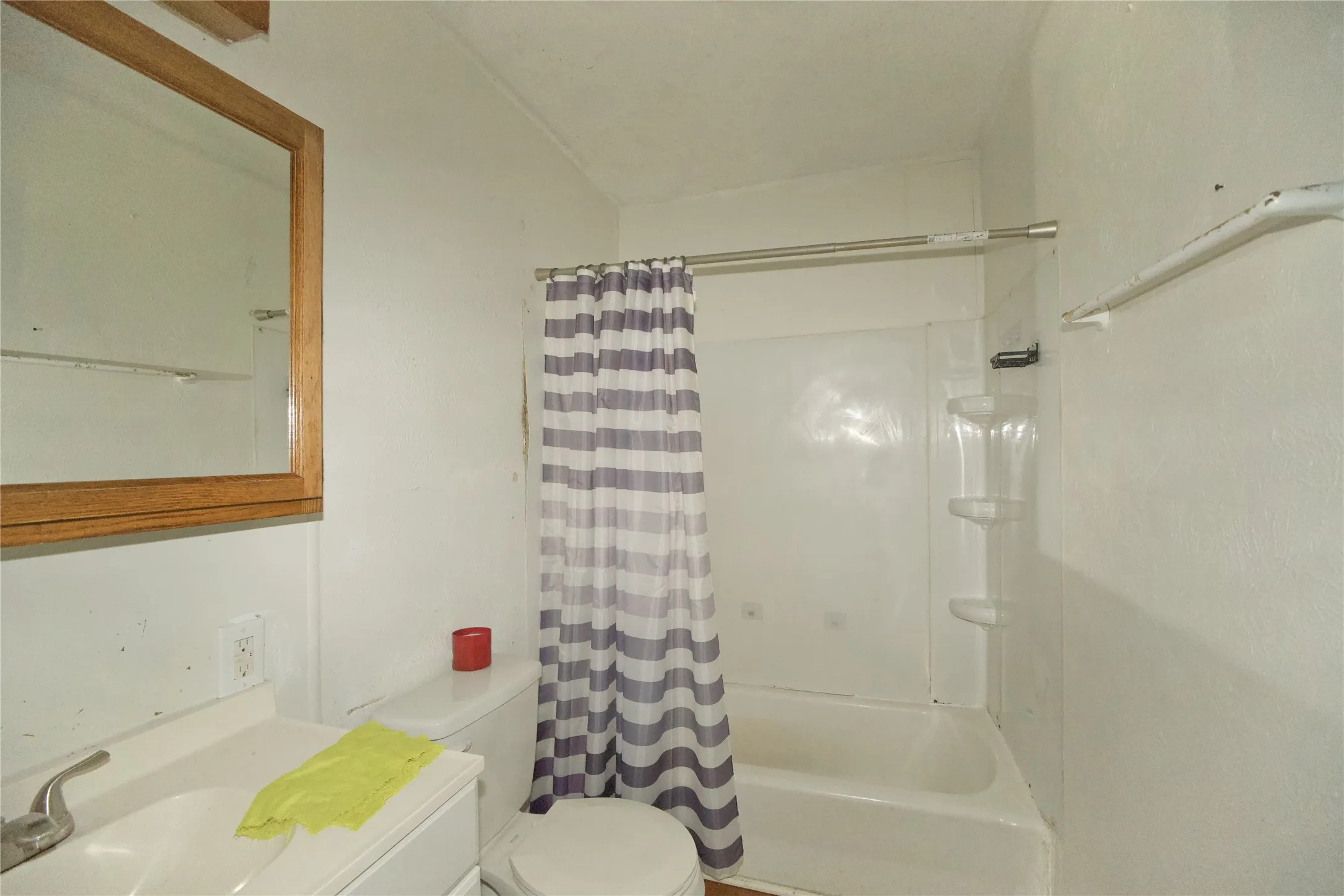 Single Family Residence For Sale in Grayson County , 1429 S Elm, Sherman, Texas 75090, 3 Bedroom, 2 Bathroom, Garage spaces, 1,088 Sqft, built in 1940, mls#21198367, Real Estate Agent in Sherman, Homes For Sale in Grayson county, Homes For Sale in Sherman, Realtor in Sherman Texas, Real Estate Brokerage Independent Realty Texas, Luminita Cordes Realtor