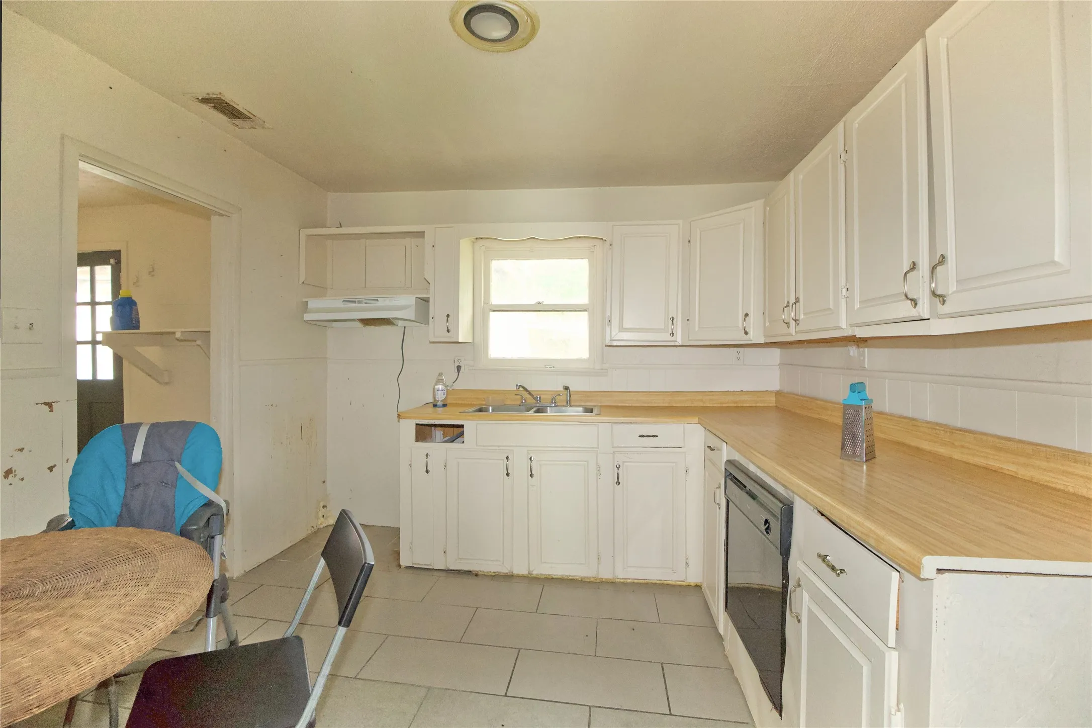 Single Family Residence For Sale in Grayson County , 1429 S Elm, Sherman, Texas 75090, 3 Bedroom, 2 Bathroom, Garage spaces, 1,088 Sqft, built in 1940, mls#21198367, Real Estate Agent in Sherman, Homes For Sale in Grayson county, Homes For Sale in Sherman, Realtor in Sherman Texas, Real Estate Brokerage Independent Realty Texas, Luminita Cordes Realtor