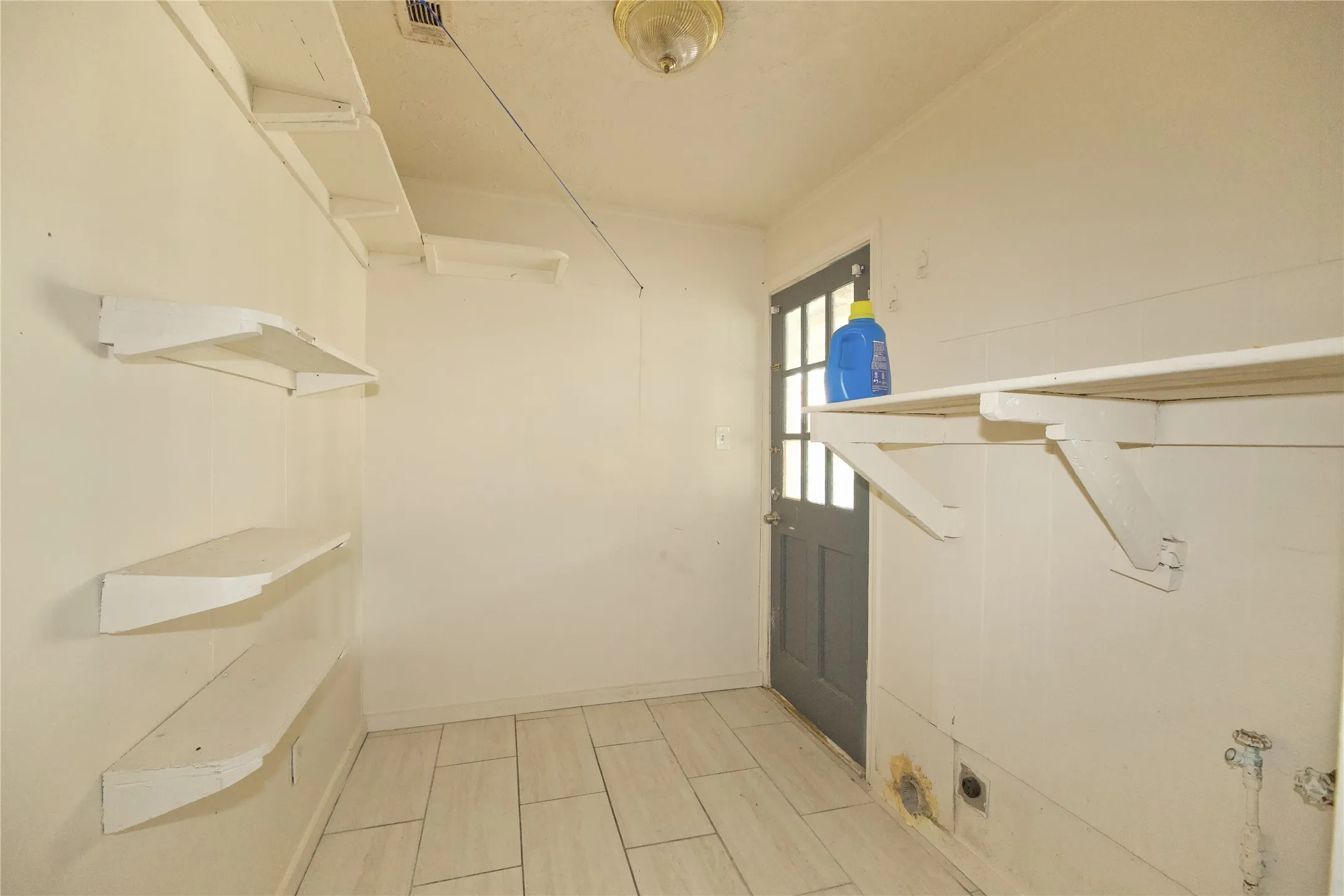 Single Family Residence For Sale in Grayson County , 1429 S Elm, Sherman, Texas 75090, 3 Bedroom, 2 Bathroom, Garage spaces, 1,088 Sqft, built in 1940, mls#21198367, Real Estate Agent in Sherman, Homes For Sale in Grayson county, Homes For Sale in Sherman, Realtor in Sherman Texas, Real Estate Brokerage Independent Realty Texas, Luminita Cordes Realtor