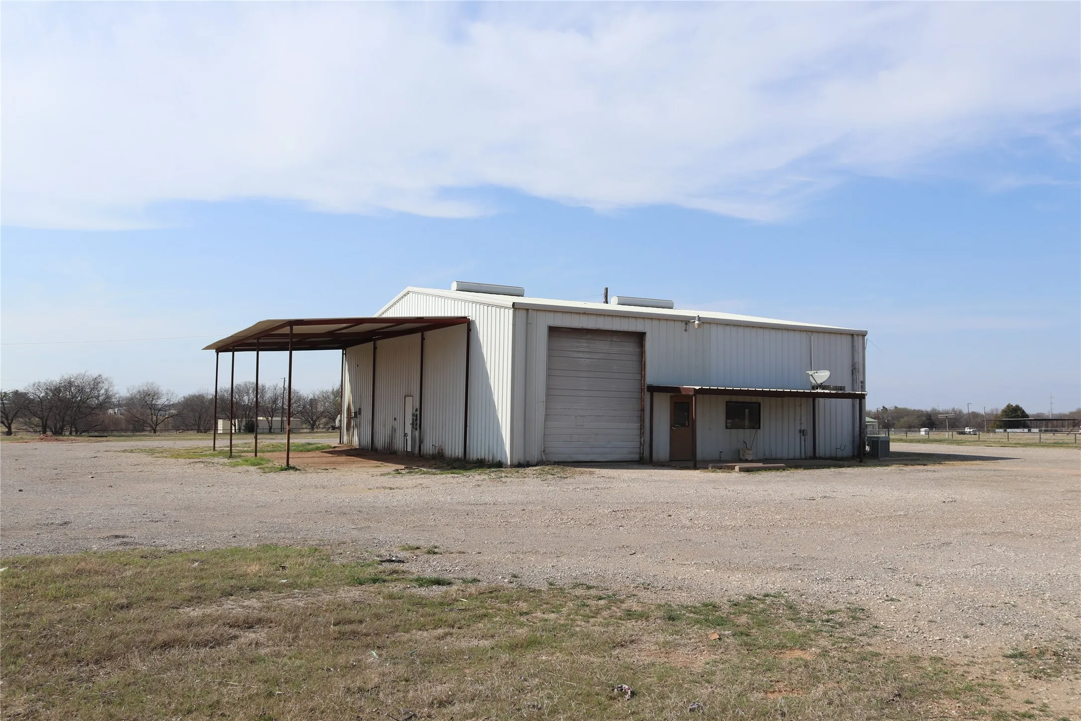 Business For Sale in Clay County , 604 US Highway 287 S, Henrietta, Texas 76365, 0, 0, Garage spaces, 0 Sqft, built in 1994, Preowned, Price $300,000, mls#21201655, Real Estate Agent in Henrietta, Homes For Sale in Clay county, Homes For Sale in Henrietta, Realtor in Henrietta Texas, Real Estate Brokerage Independent Realty Texas, Luminita Cordes Realtor