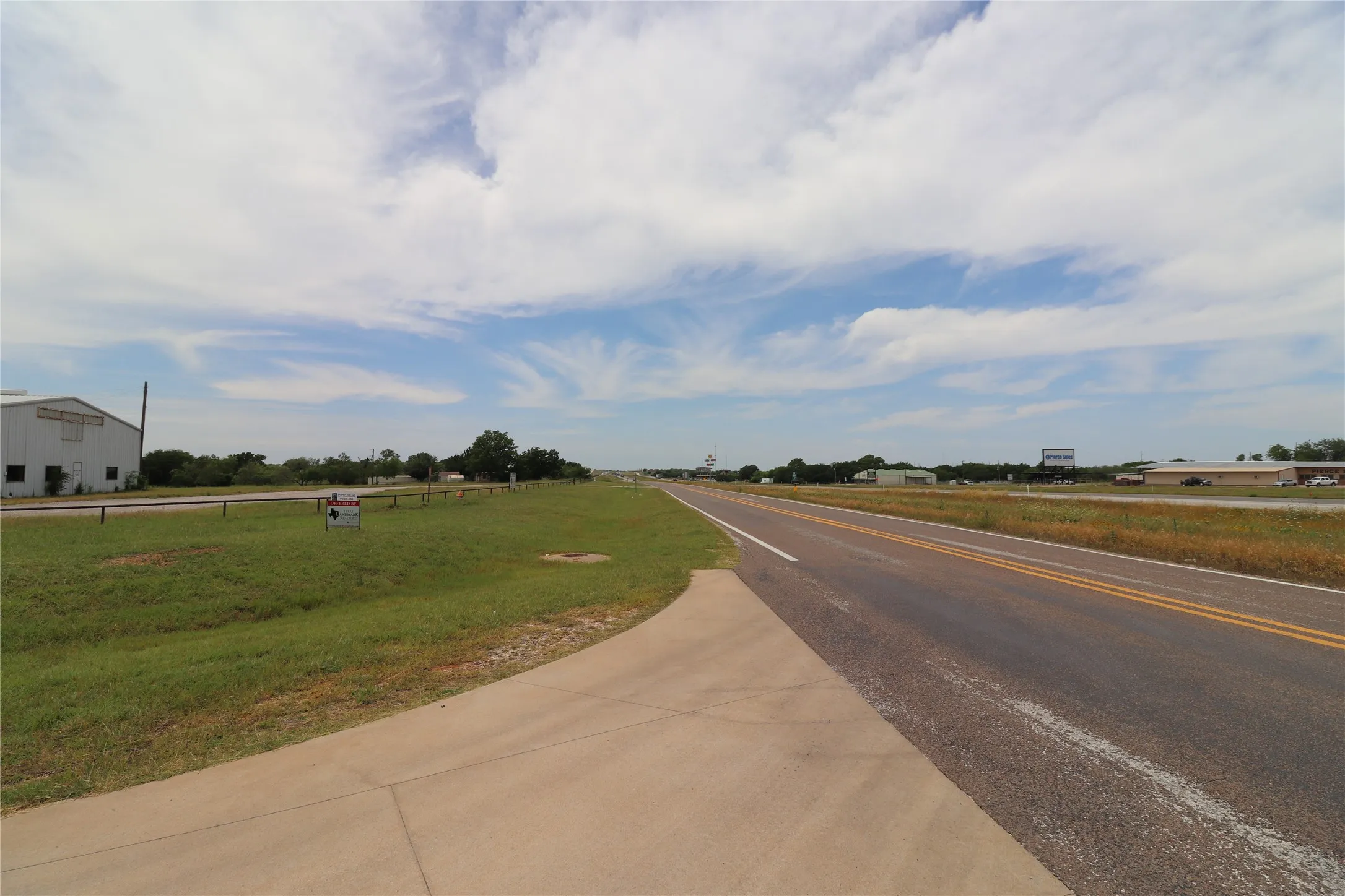 Business For Sale in Clay County , 604 US Highway 287 S, Henrietta, Texas 76365, 0, 0, Garage spaces, 0 Sqft, built in 1994, Preowned, Price $300,000, mls#21201655, Real Estate Agent in Henrietta, Homes For Sale in Clay county, Homes For Sale in Henrietta, Realtor in Henrietta Texas, Real Estate Brokerage Independent Realty Texas, Luminita Cordes Realtor