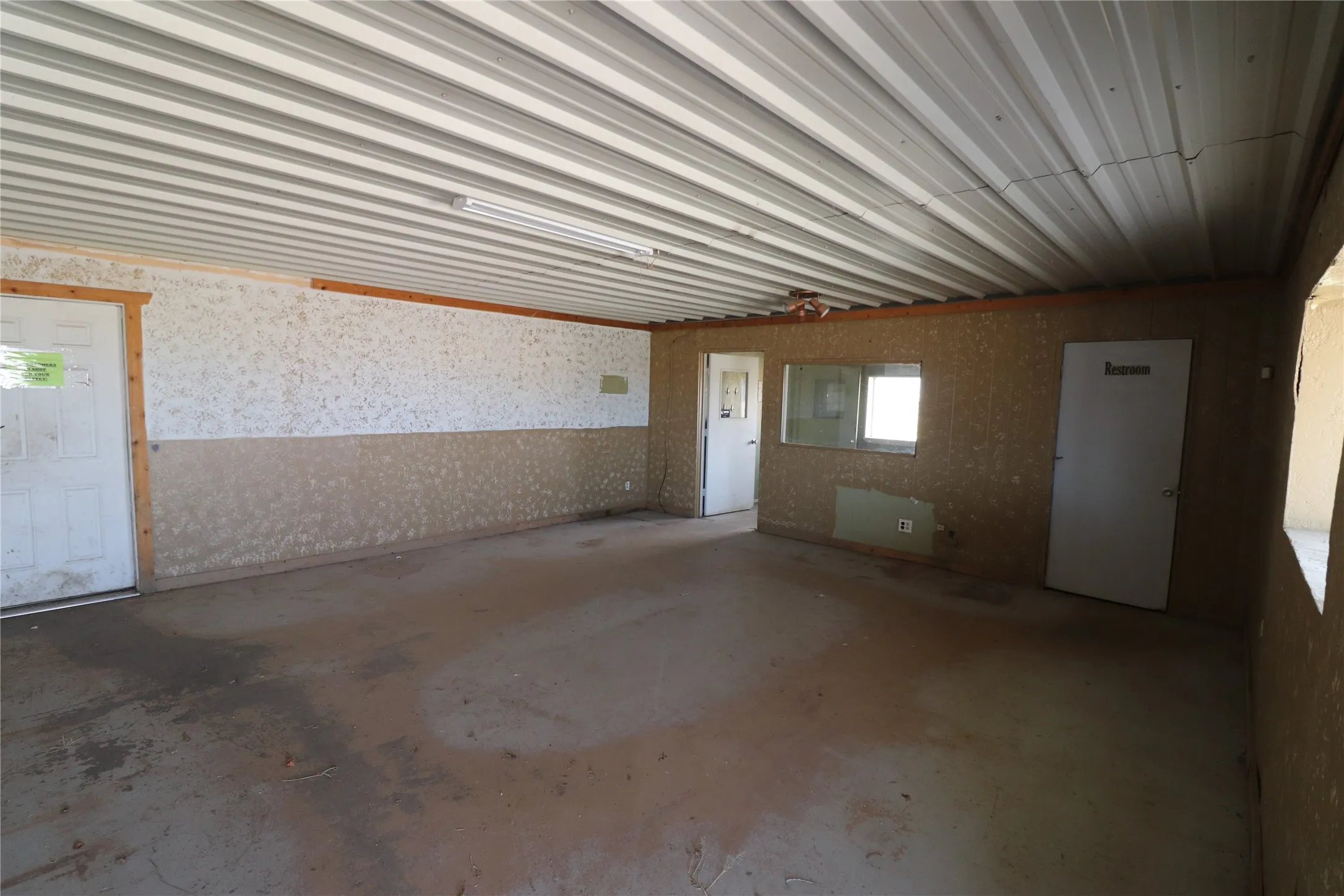 Business For Sale in Clay County , 604 US Highway 287 S, Henrietta, Texas 76365, 0, 0, Garage spaces, 0 Sqft, built in 1994, Preowned, Price $300,000, mls#21201655, Real Estate Agent in Henrietta, Homes For Sale in Clay county, Homes For Sale in Henrietta, Realtor in Henrietta Texas, Real Estate Brokerage Independent Realty Texas, Luminita Cordes Realtor