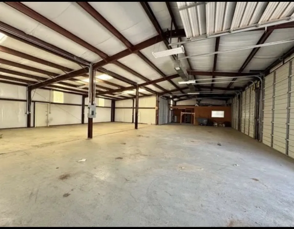 Single Family Residence For Sale in Midland County , 5122 S COUNTY ROAD 1183, Midland, Texas 79706, 4 Bedrooms, 4 Bathrooms, 10 Garage spaces, 3,850 Sqft, built in 2000, Price $499,000, mls#21201662, Real Estate Agent in Midland, Homes For Sale in Midland county, Homes For Sale in Midland, Realtor in Midland Texas, Real Estate Brokerage Independent Realty Texas, Luminita Cordes Realtor