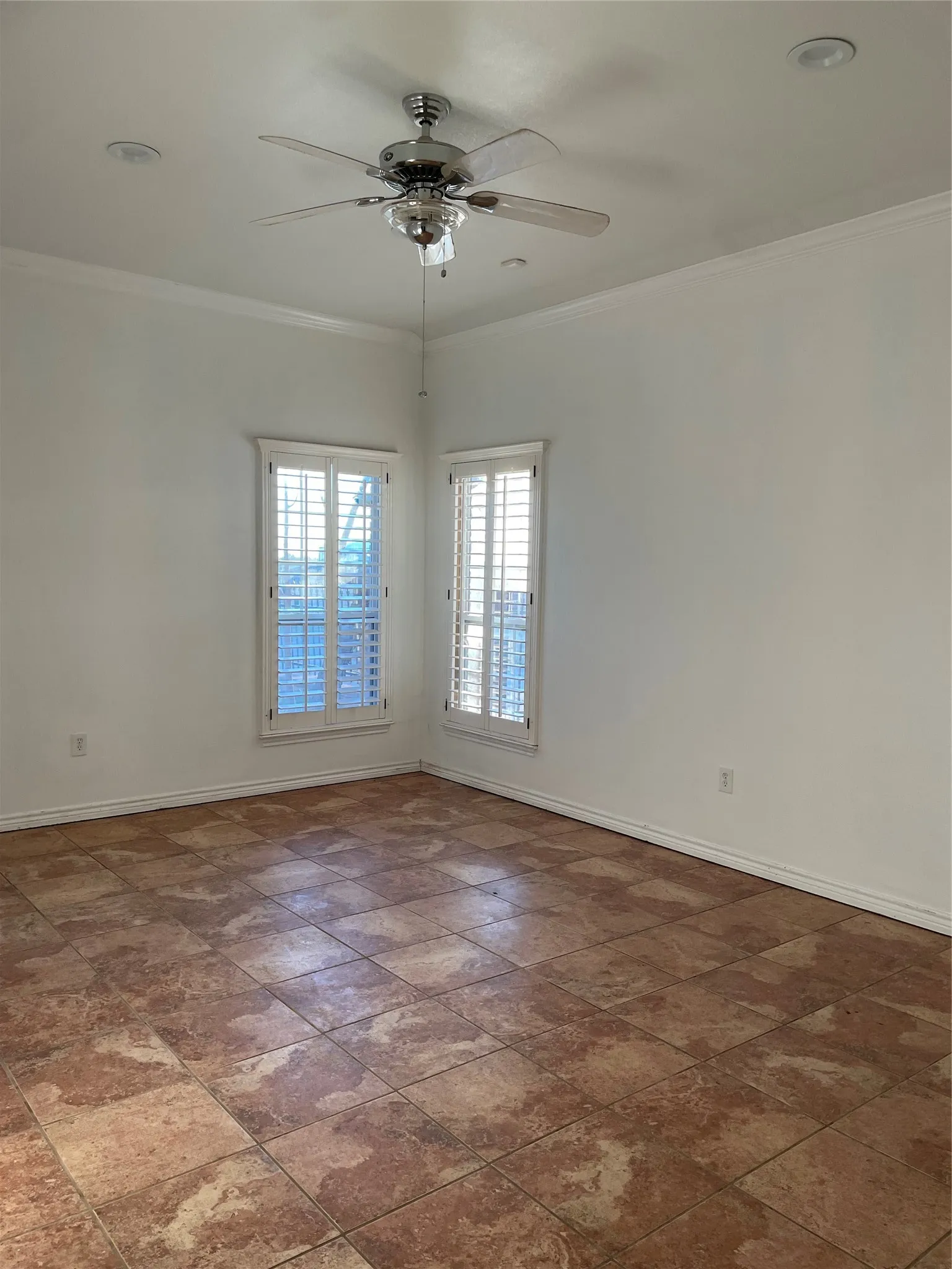 Single Family Residence For Sale in Midland County , 5122 S COUNTY ROAD 1183, Midland, Texas 79706, 4 Bedrooms, 4 Bathrooms, 10 Garage spaces, 3,850 Sqft, built in 2000, Price $499,000, mls#21201662, Real Estate Agent in Midland, Homes For Sale in Midland county, Homes For Sale in Midland, Realtor in Midland Texas, Real Estate Brokerage Independent Realty Texas, Luminita Cordes Realtor