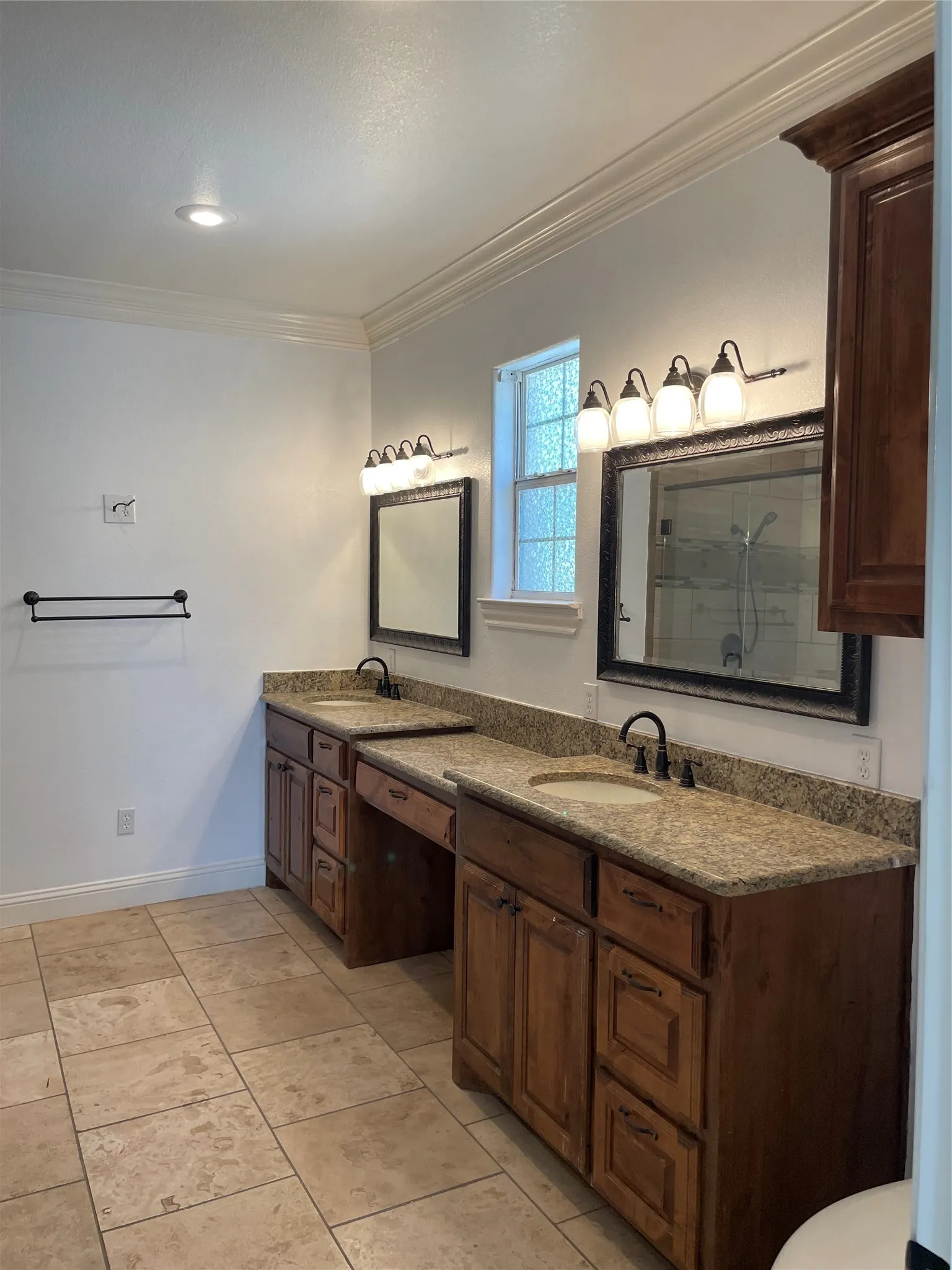 Single Family Residence For Sale in Midland County , 5122 S COUNTY ROAD 1183, Midland, Texas 79706, 4 Bedrooms, 4 Bathrooms, 10 Garage spaces, 3,850 Sqft, built in 2000, Price $499,000, mls#21201662, Real Estate Agent in Midland, Homes For Sale in Midland county, Homes For Sale in Midland, Realtor in Midland Texas, Real Estate Brokerage Independent Realty Texas, Luminita Cordes Realtor