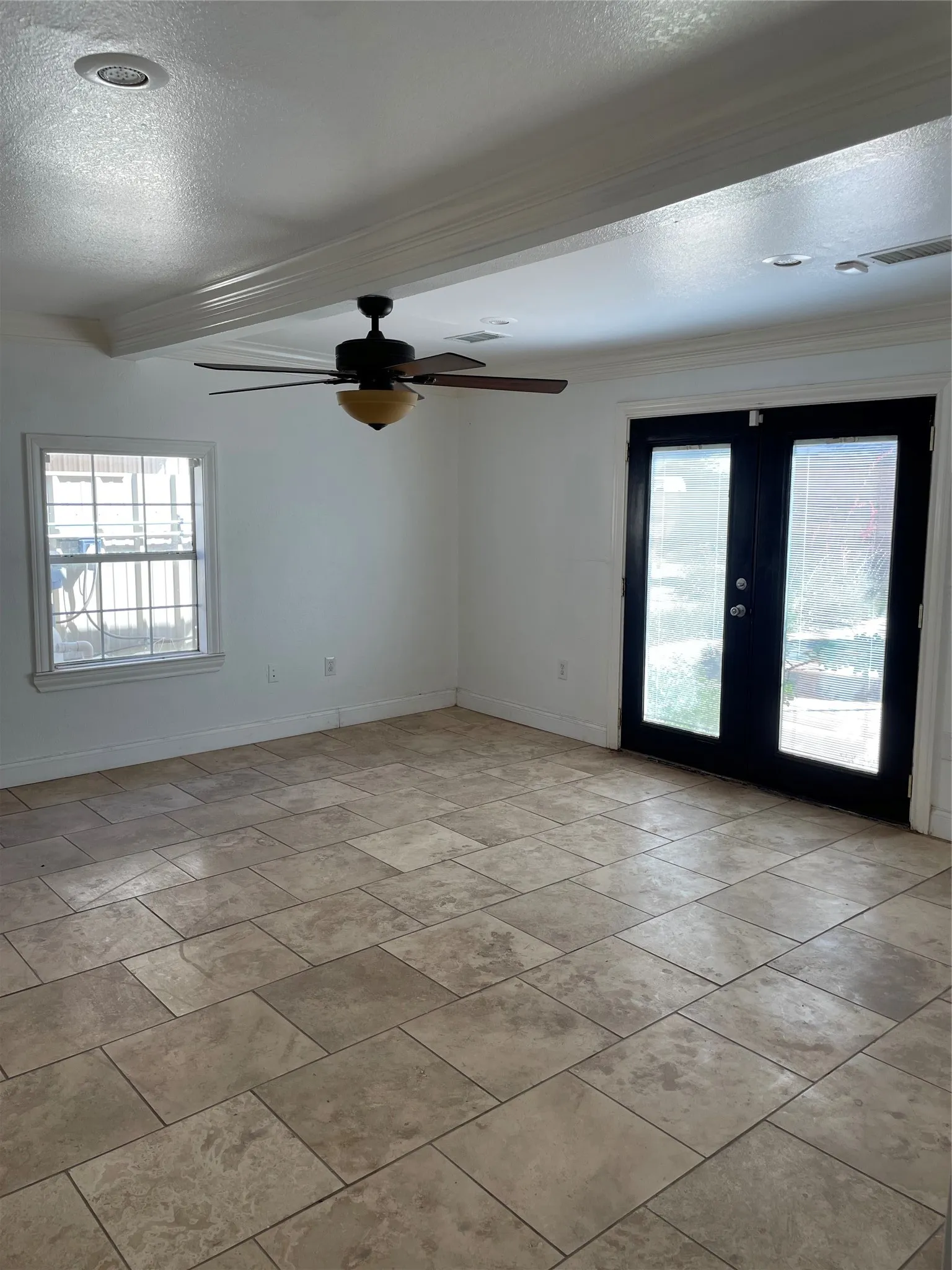 Single Family Residence For Sale in Midland County , 5122 S COUNTY ROAD 1183, Midland, Texas 79706, 4 Bedrooms, 4 Bathrooms, 10 Garage spaces, 3,850 Sqft, built in 2000, Price $499,000, mls#21201662, Real Estate Agent in Midland, Homes For Sale in Midland county, Homes For Sale in Midland, Realtor in Midland Texas, Real Estate Brokerage Independent Realty Texas, Luminita Cordes Realtor