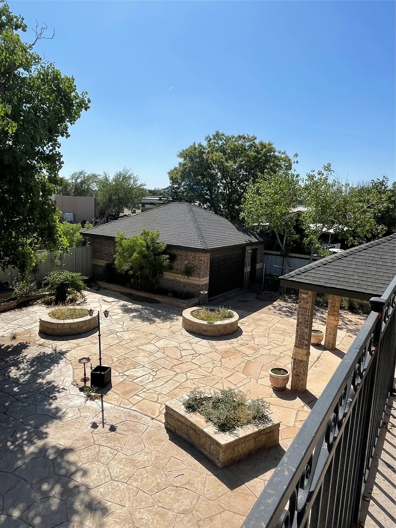 Single Family Residence For Sale in Midland County , 5122 S COUNTY ROAD 1183, Midland, Texas 79706, 4 Bedrooms, 4 Bathrooms, 10 Garage spaces, 3,850 Sqft, built in 2000, Price $499,000, mls#21201662, Real Estate Agent in Midland, Homes For Sale in Midland county, Homes For Sale in Midland, Realtor in Midland Texas, Real Estate Brokerage Independent Realty Texas, Luminita Cordes Realtor