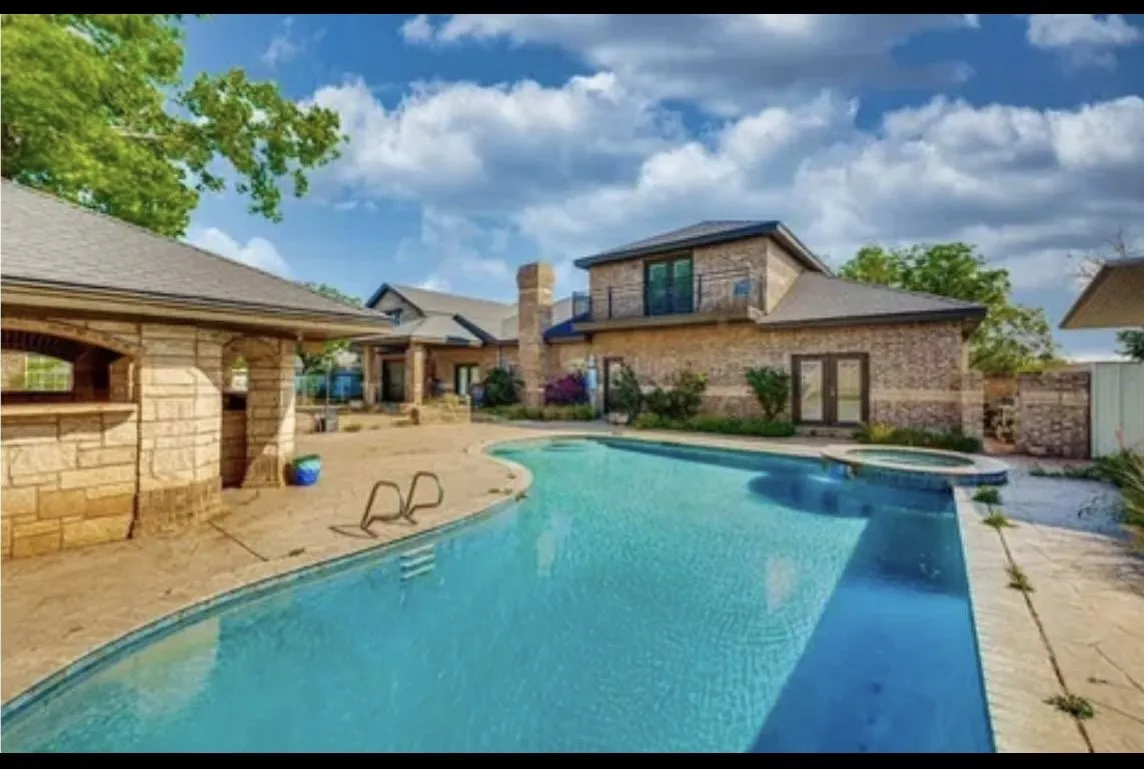 Single Family Residence For Sale in Midland County , 5122 S COUNTY ROAD 1183, Midland, Texas 79706, 4 Bedrooms, 4 Bathrooms, 10 Garage spaces, 3,850 Sqft, built in 2000, Price $499,000, mls#21201662, Real Estate Agent in Midland, Homes For Sale in Midland county, Homes For Sale in Midland, Realtor in Midland Texas, Real Estate Brokerage Independent Realty Texas, Luminita Cordes Realtor