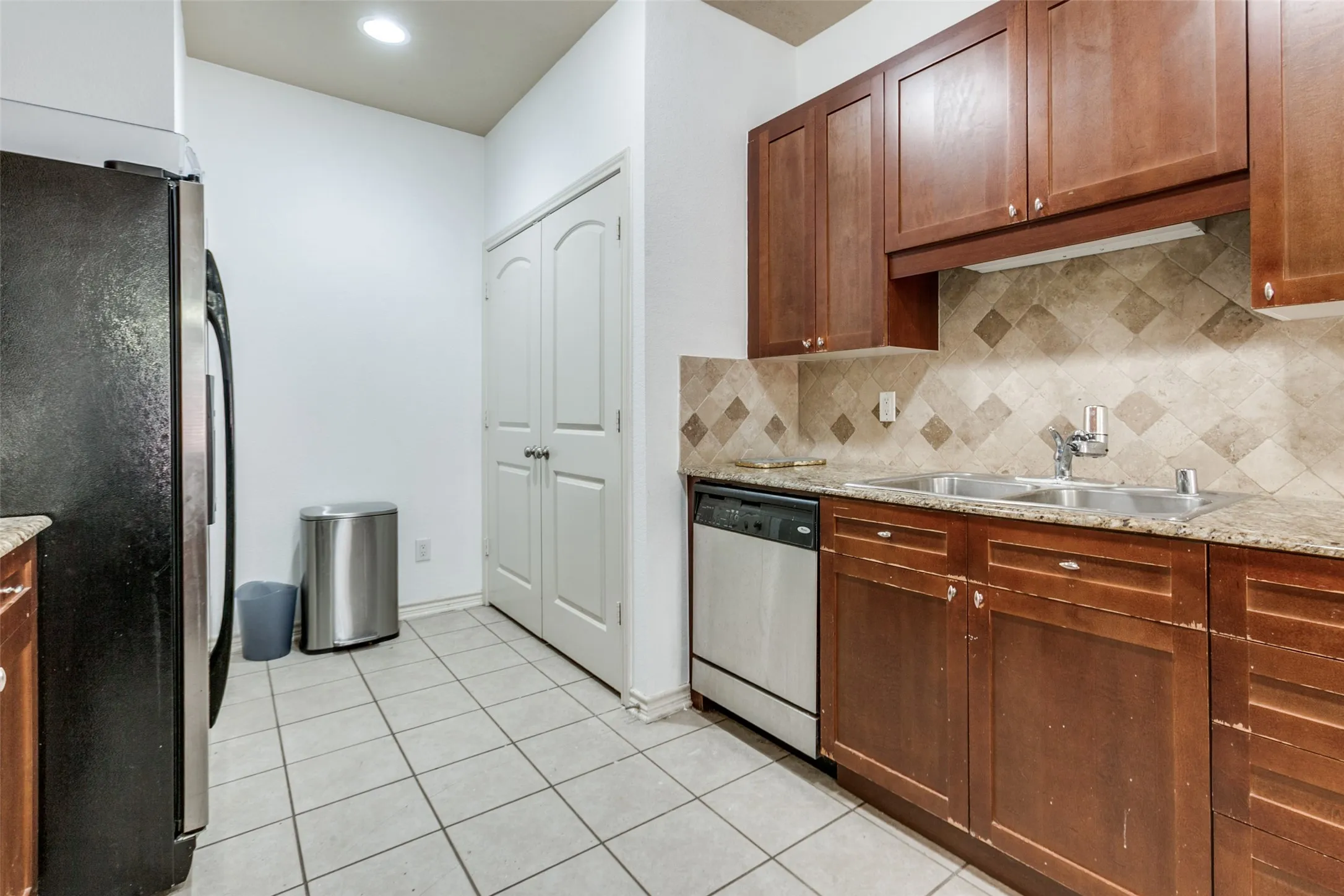 Townhouse For Sale in Collin County , 341 Metropolitan Drive, Plano, Texas 75023, 3 Bedrooms, 3 Bathrooms, 2 Garage spaces, 1,822 Sqft, built in 2005, Price $339,900, mls#21183003, Real Estate Agent in Plano, Homes For Sale in Collin county, Homes For Sale in Plano, Realtor in Plano Texas, Real Estate Brokerage Independent Realty Texas, Luminita Cordes Realtor