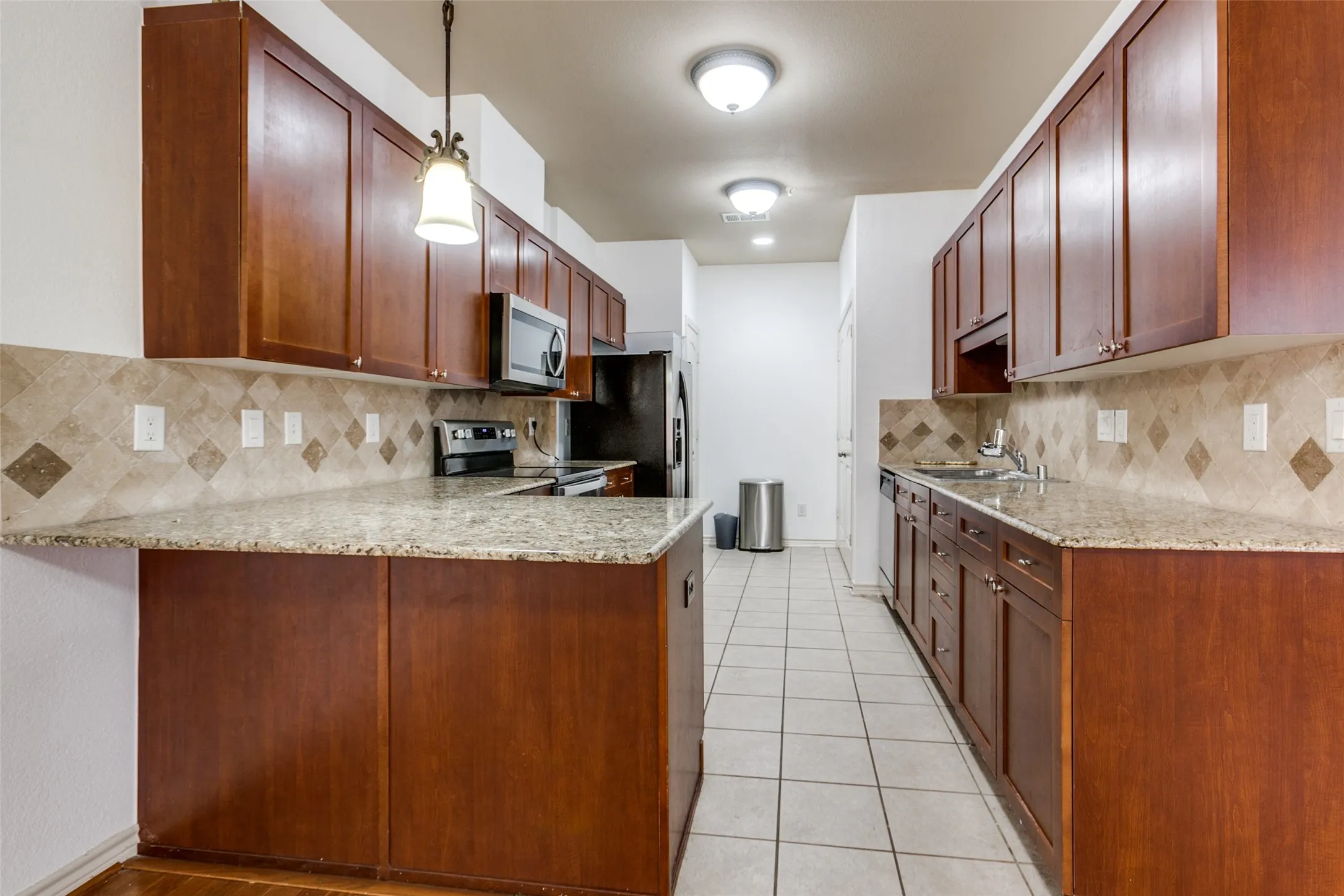 Townhouse For Sale in Collin County , 341 Metropolitan Drive, Plano, Texas 75023, 3 Bedrooms, 3 Bathrooms, 2 Garage spaces, 1,822 Sqft, built in 2005, Price $339,900, mls#21183003, Real Estate Agent in Plano, Homes For Sale in Collin county, Homes For Sale in Plano, Realtor in Plano Texas, Real Estate Brokerage Independent Realty Texas, Luminita Cordes Realtor