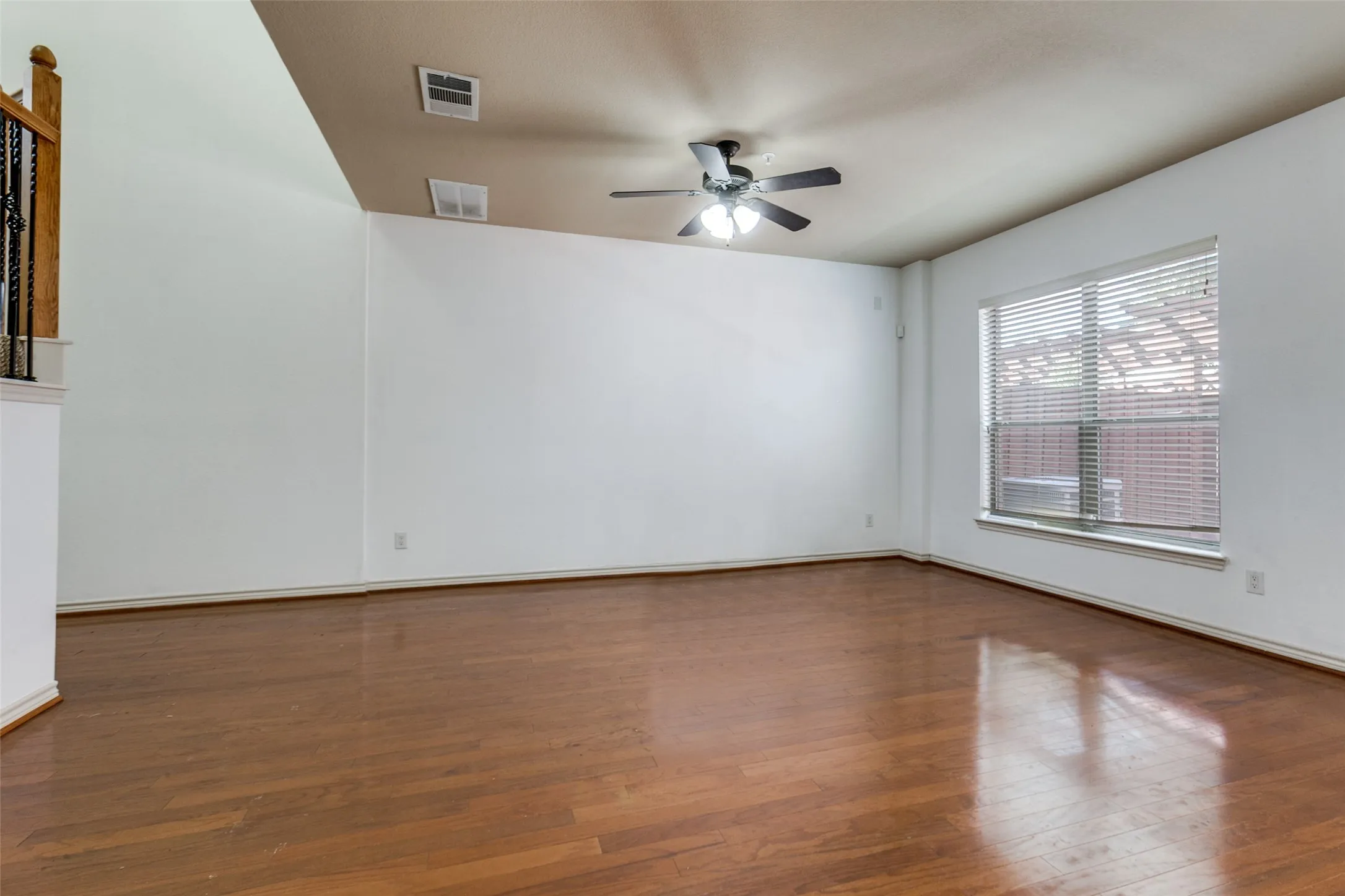 Townhouse For Sale in Collin County , 341 Metropolitan Drive, Plano, Texas 75023, 3 Bedrooms, 3 Bathrooms, 2 Garage spaces, 1,822 Sqft, built in 2005, Price $339,900, mls#21183003, Real Estate Agent in Plano, Homes For Sale in Collin county, Homes For Sale in Plano, Realtor in Plano Texas, Real Estate Brokerage Independent Realty Texas, Luminita Cordes Realtor