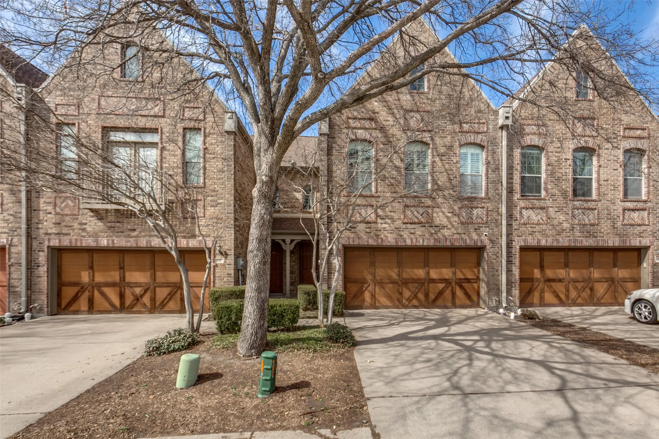 Townhouse For Sale in Collin County , 341 Metropolitan Drive, Plano, Texas 75023, 3 Bedrooms, 3 Bathrooms, 2 Garage spaces, 1,822 Sqft, built in 2005, Price $339,900, mls#21183003, Real Estate Agent in Plano, Homes For Sale in Collin county, Homes For Sale in Plano, Realtor in Plano Texas, Real Estate Brokerage Independent Realty Texas, Luminita Cordes Realtor