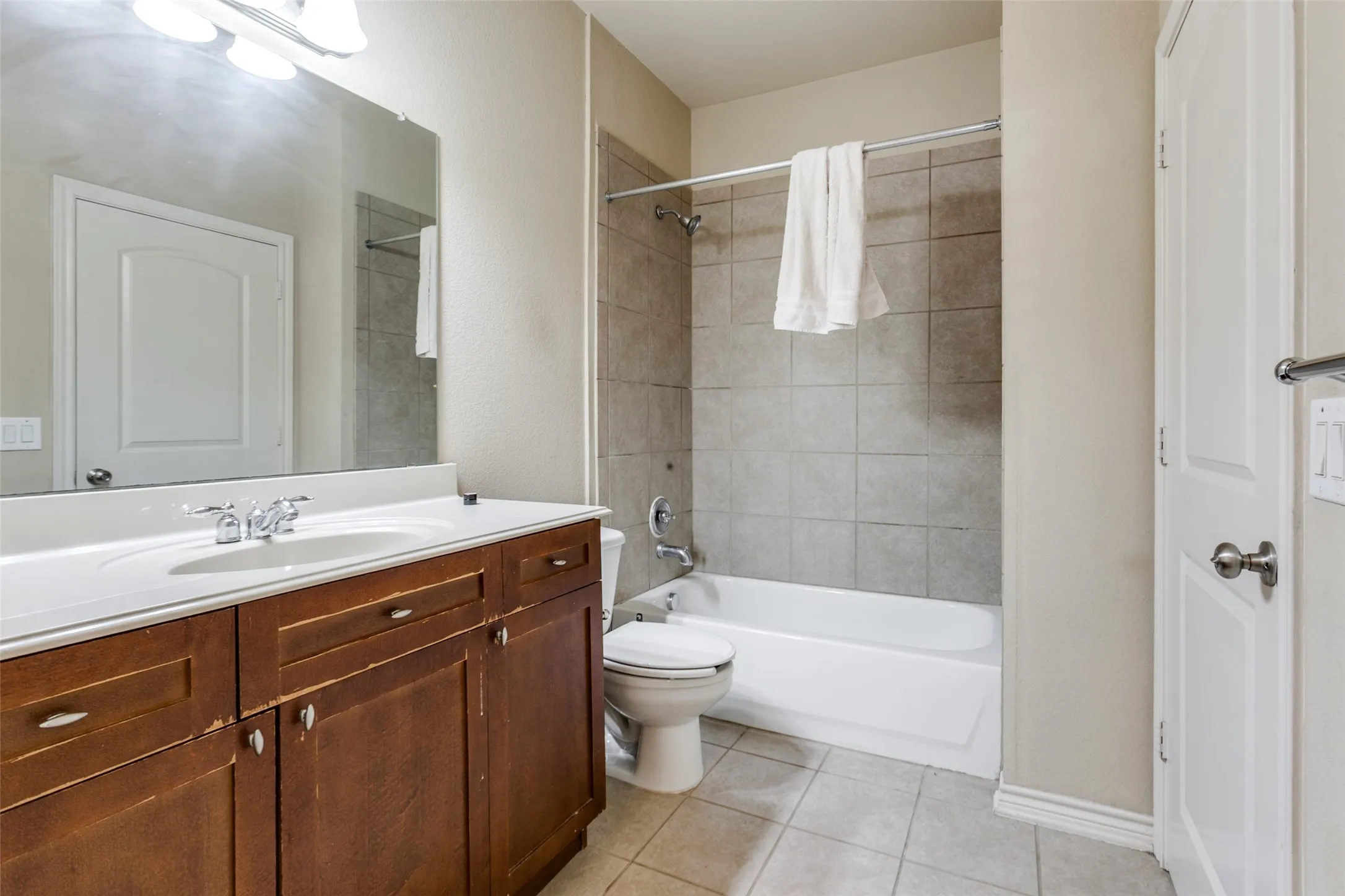 Townhouse For Sale in Collin County , 341 Metropolitan Drive, Plano, Texas 75023, 3 Bedrooms, 3 Bathrooms, 2 Garage spaces, 1,822 Sqft, built in 2005, Price $339,900, mls#21183003, Real Estate Agent in Plano, Homes For Sale in Collin county, Homes For Sale in Plano, Realtor in Plano Texas, Real Estate Brokerage Independent Realty Texas, Luminita Cordes Realtor