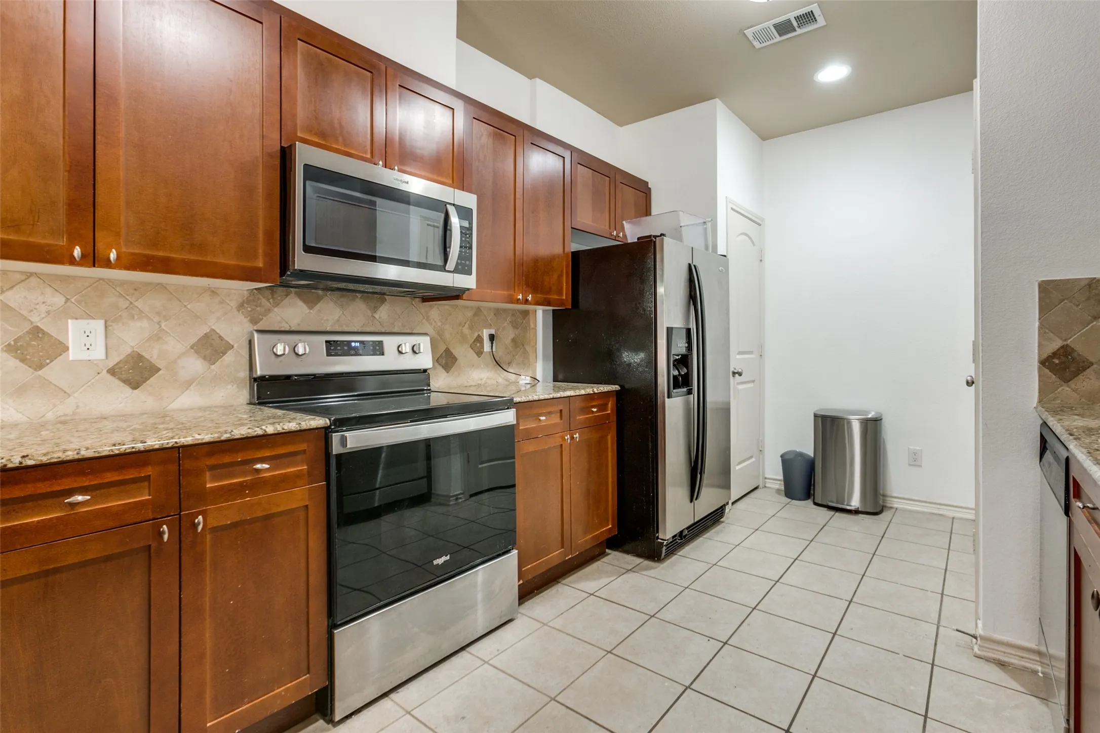 Townhouse For Sale in Collin County , 341 Metropolitan Drive, Plano, Texas 75023, 3 Bedrooms, 3 Bathrooms, 2 Garage spaces, 1,822 Sqft, built in 2005, Price $339,900, mls#21183003, Real Estate Agent in Plano, Homes For Sale in Collin county, Homes For Sale in Plano, Realtor in Plano Texas, Real Estate Brokerage Independent Realty Texas, Luminita Cordes Realtor