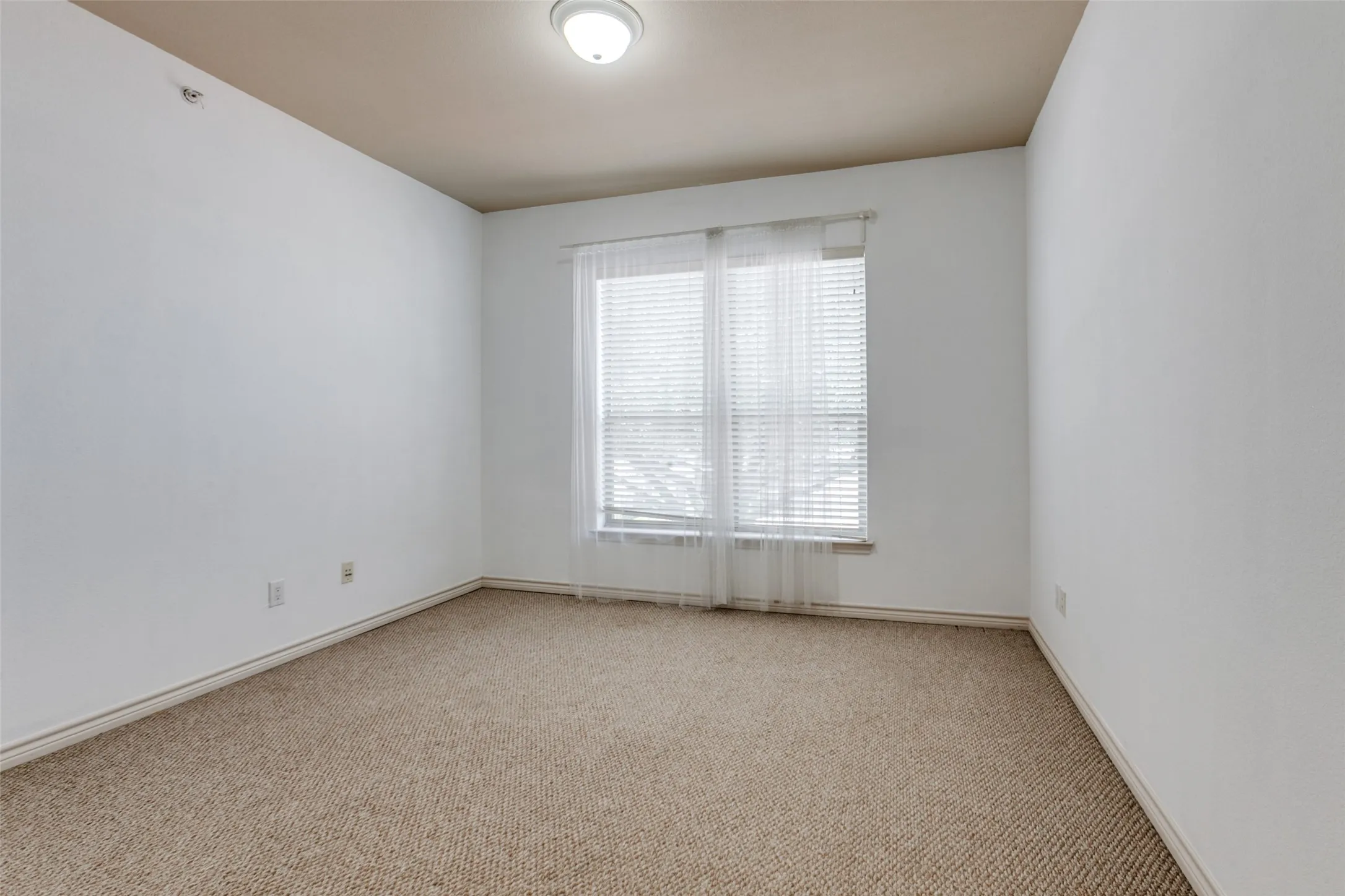 Townhouse For Sale in Collin County , 341 Metropolitan Drive, Plano, Texas 75023, 3 Bedrooms, 3 Bathrooms, 2 Garage spaces, 1,822 Sqft, built in 2005, Price $339,900, mls#21183003, Real Estate Agent in Plano, Homes For Sale in Collin county, Homes For Sale in Plano, Realtor in Plano Texas, Real Estate Brokerage Independent Realty Texas, Luminita Cordes Realtor