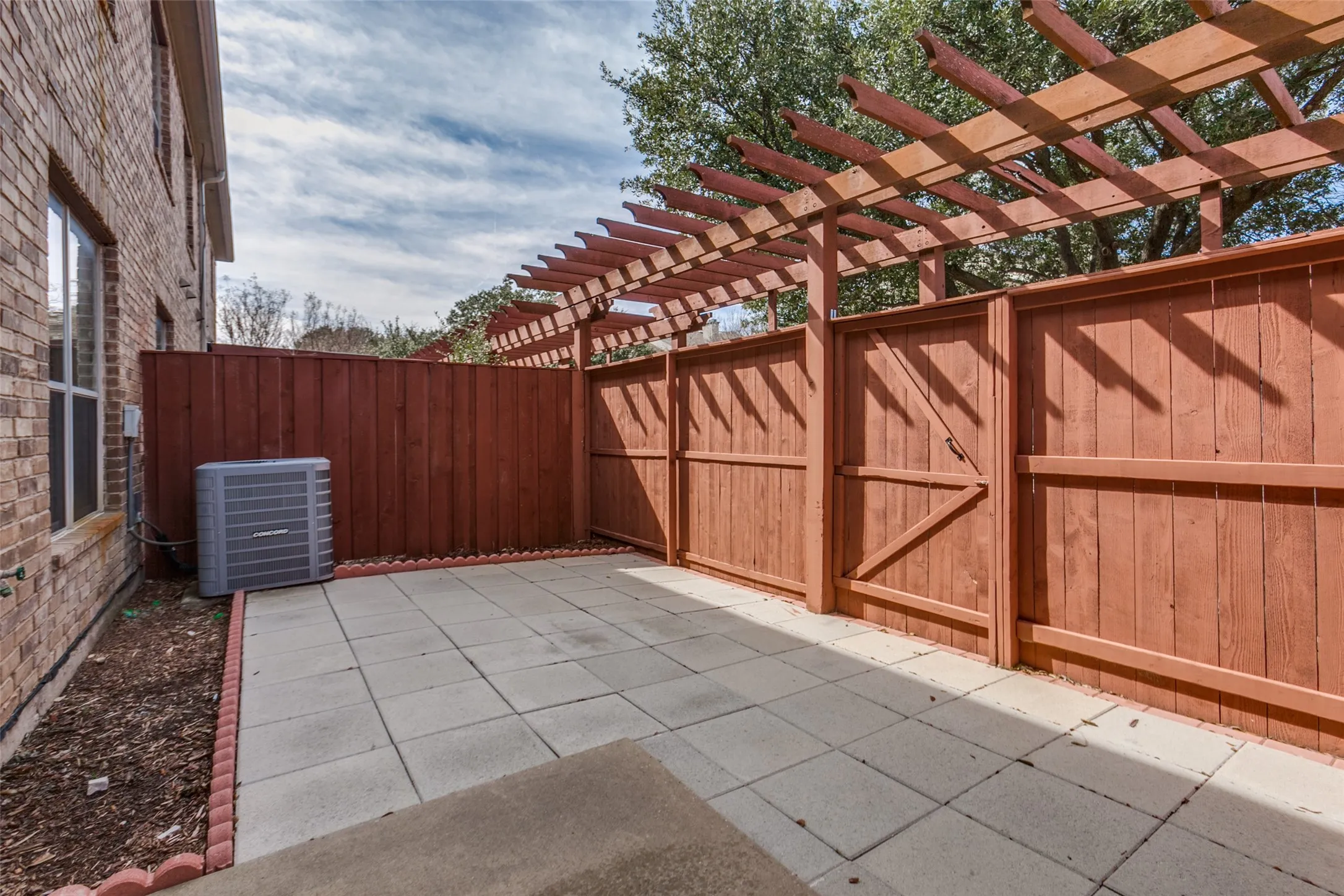 Townhouse For Sale in Collin County , 341 Metropolitan Drive, Plano, Texas 75023, 3 Bedrooms, 3 Bathrooms, 2 Garage spaces, 1,822 Sqft, built in 2005, Price $339,900, mls#21183003, Real Estate Agent in Plano, Homes For Sale in Collin county, Homes For Sale in Plano, Realtor in Plano Texas, Real Estate Brokerage Independent Realty Texas, Luminita Cordes Realtor