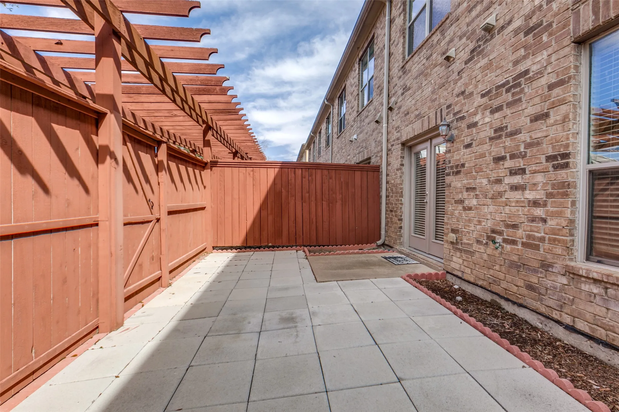 Townhouse For Sale in Collin County , 341 Metropolitan Drive, Plano, Texas 75023, 3 Bedrooms, 3 Bathrooms, 2 Garage spaces, 1,822 Sqft, built in 2005, Price $339,900, mls#21183003, Real Estate Agent in Plano, Homes For Sale in Collin county, Homes For Sale in Plano, Realtor in Plano Texas, Real Estate Brokerage Independent Realty Texas, Luminita Cordes Realtor