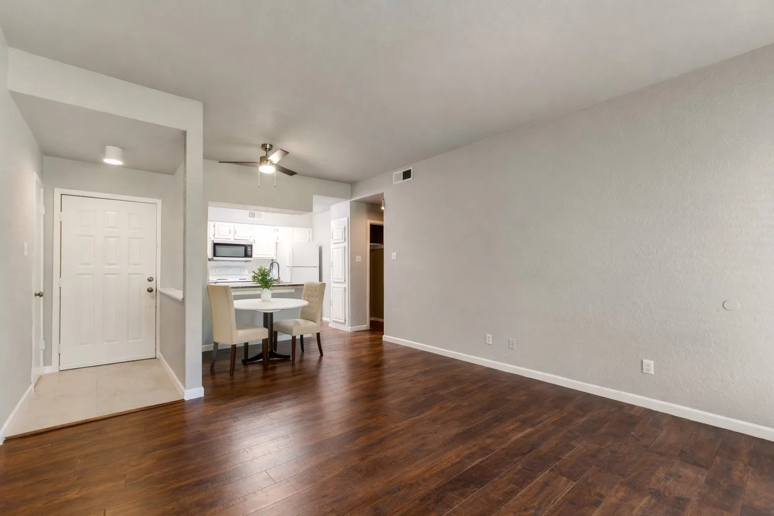 Condominium For Rent in Collin County , 3140 Devonshire Drive 133, Plano, Texas 75075, 1 Bedroom, 1 Bathroom, Garage spaces, 635 Sqft, built in 1984, mls#21201160, Real Estate Agent in Plano, Homes For Rent in Collin county, Homes For Rent in Plano, Realtor in Plano Texas, Real Estate Brokerage Independent Realty Texas, Luminita Cordes Realtor