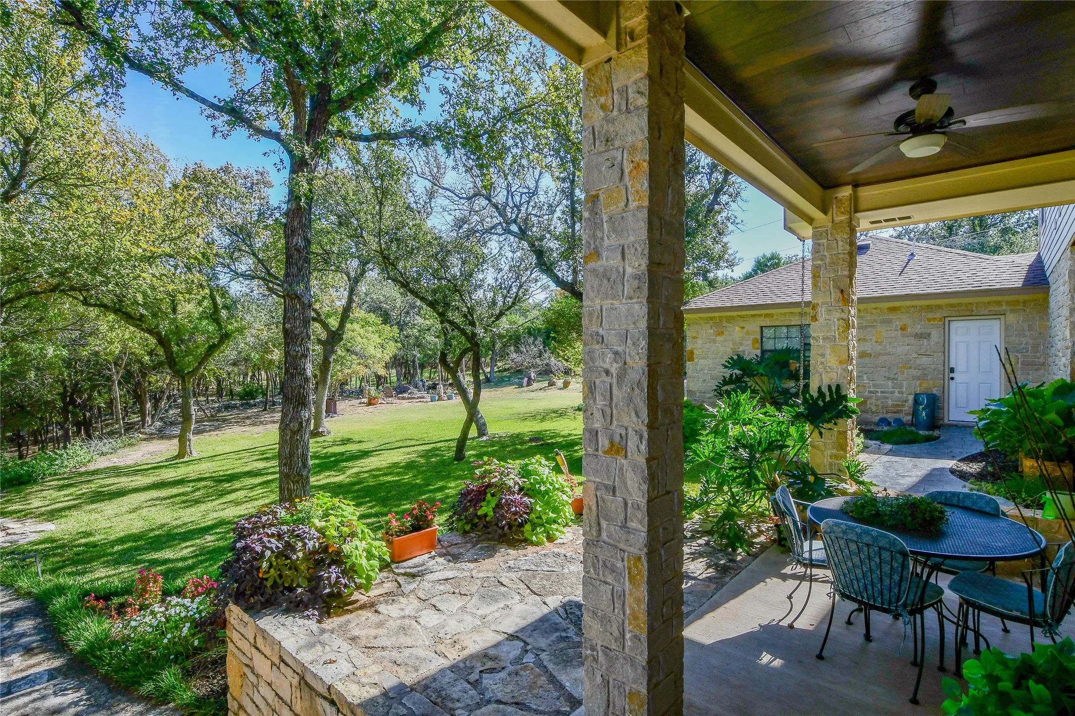Single Family Residence For Sale in Hood County , 1501 S Chisholm Trail, Granbury, Texas 76048, 4 Bedroom, 3 Bathroom, 2 Garage spaces, 3,753 Sqft, built in 2007, Preowned, mls#21147819, Real Estate Agent in Granbury, Homes For Sale in Hood county, Homes For Sale in Granbury, Realtor in Granbury Texas, Real Estate Brokerage Independent Realty Texas, Luminita Cordes Realtor