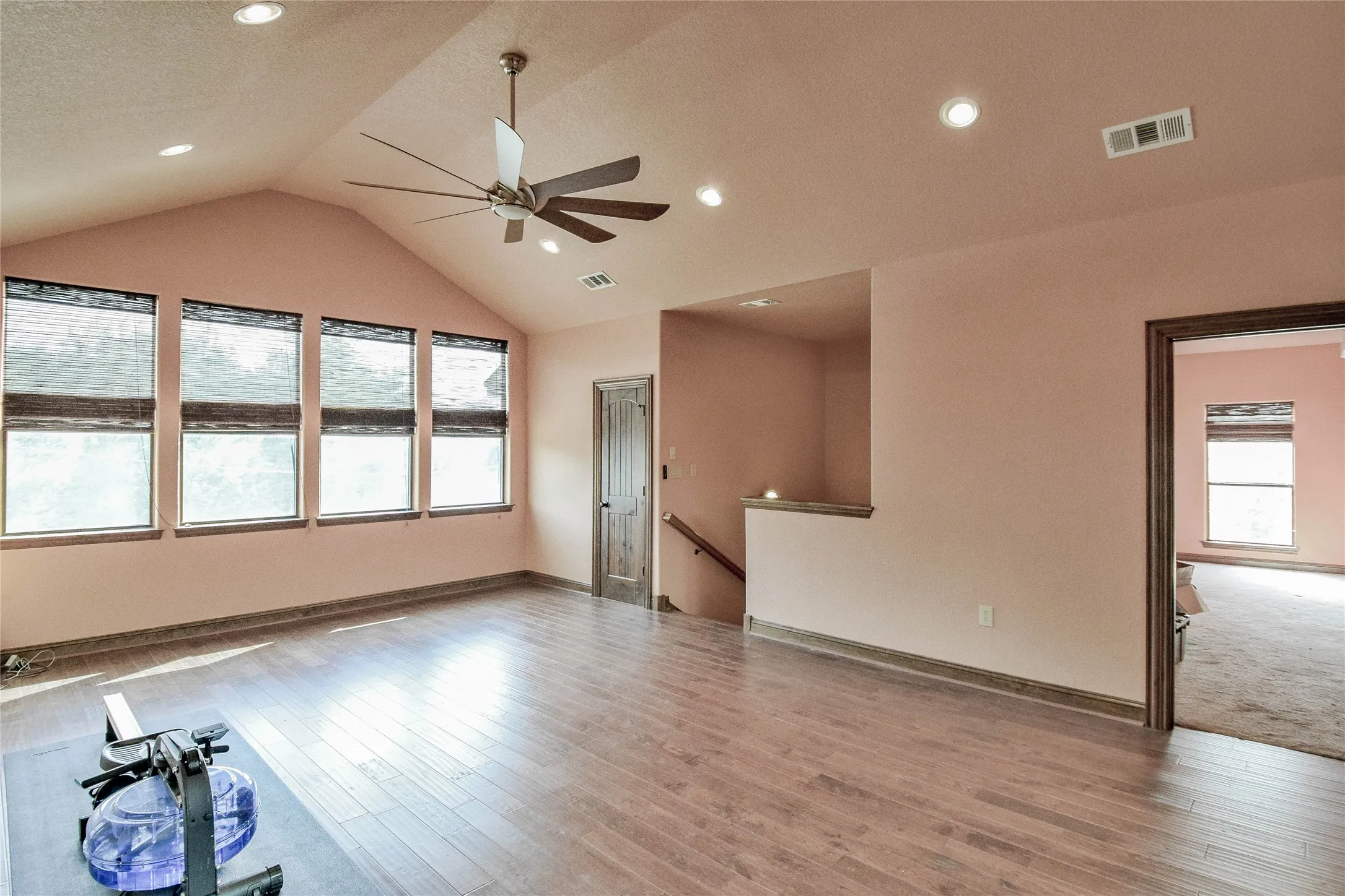 Single Family Residence For Sale in Hood County , 1501 S Chisholm Trail, Granbury, Texas 76048, 4 Bedroom, 3 Bathroom, 2 Garage spaces, 3,753 Sqft, built in 2007, Preowned, mls#21147819, Real Estate Agent in Granbury, Homes For Sale in Hood county, Homes For Sale in Granbury, Realtor in Granbury Texas, Real Estate Brokerage Independent Realty Texas, Luminita Cordes Realtor